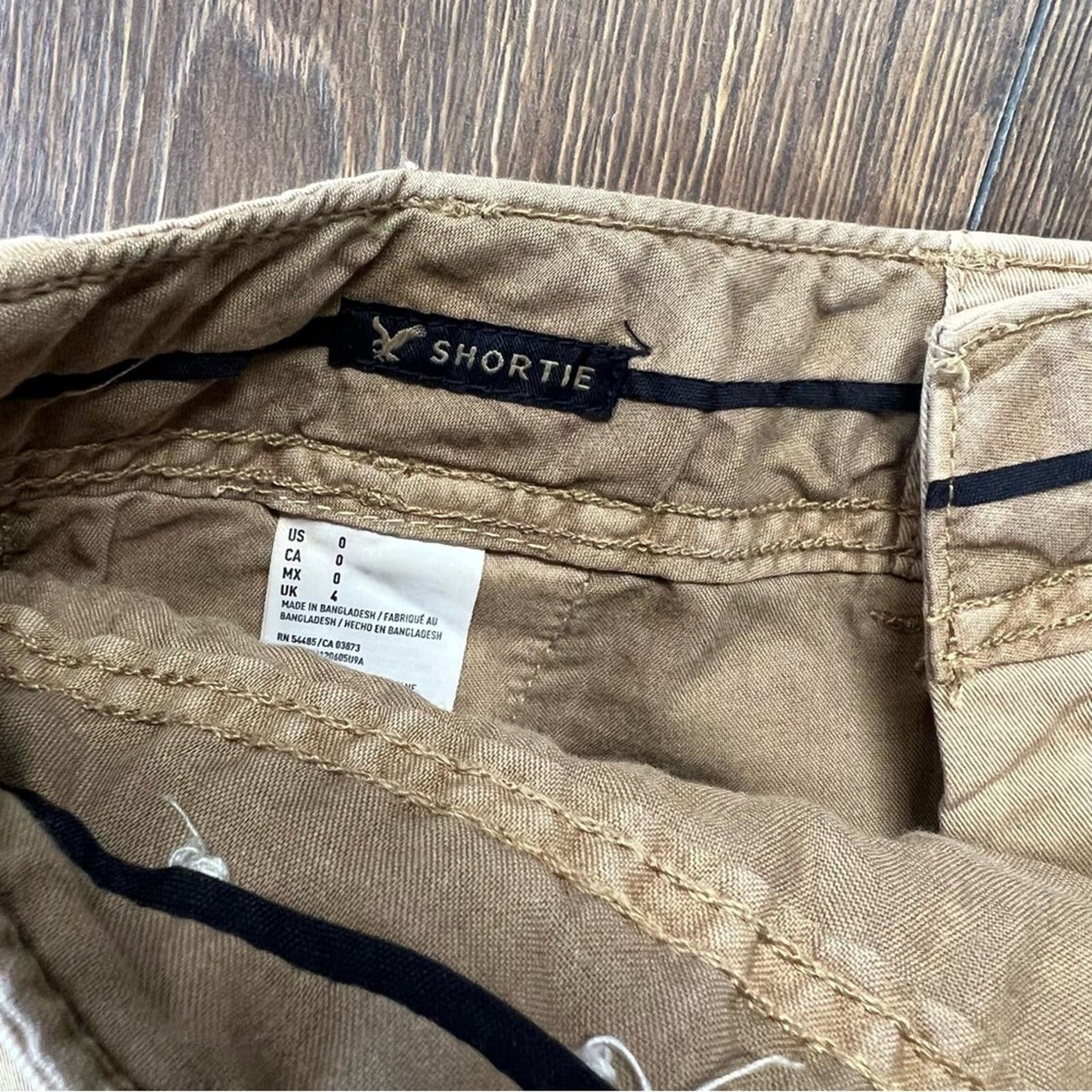 American Eagle khaki Shortie shorts SZ 0