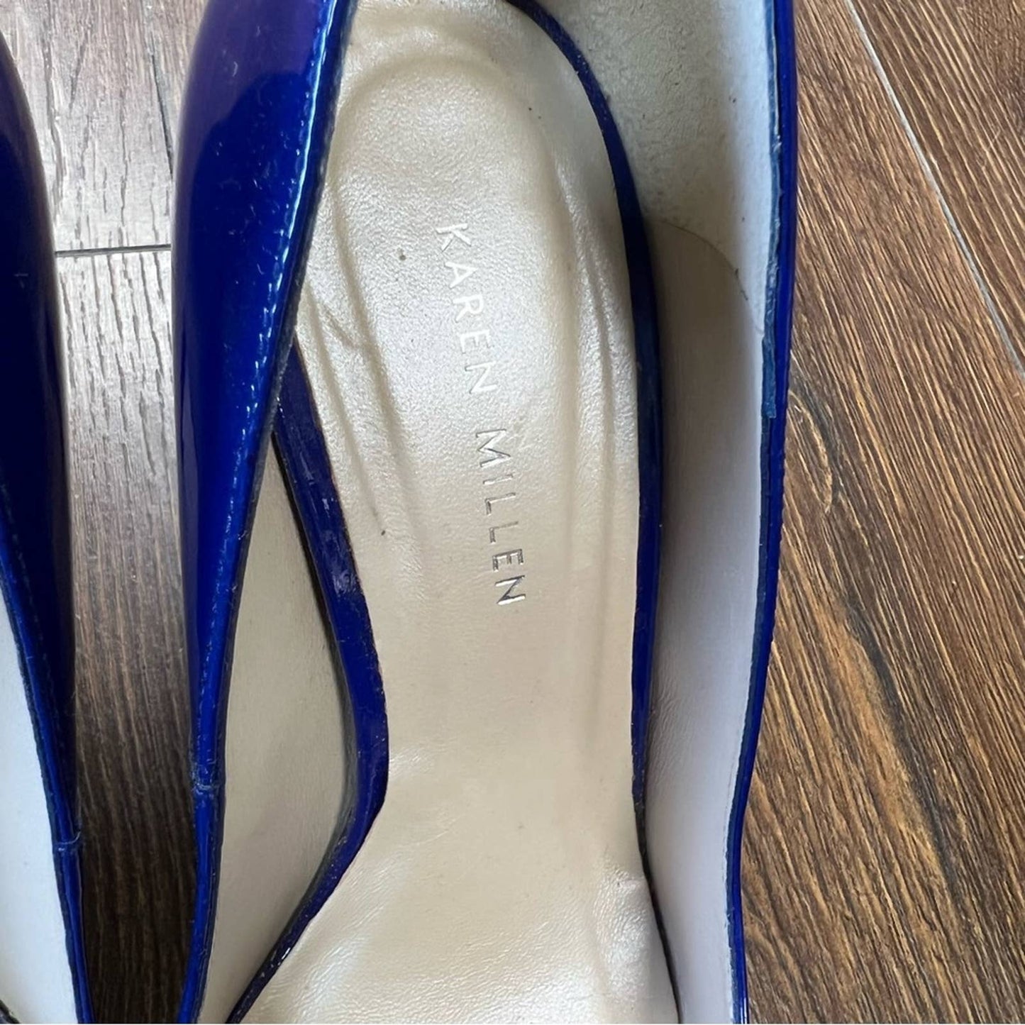 Karen Mullen Blue patent pointed toe pump SZ 38