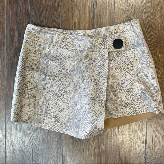 Versona snake print skort SZ MED