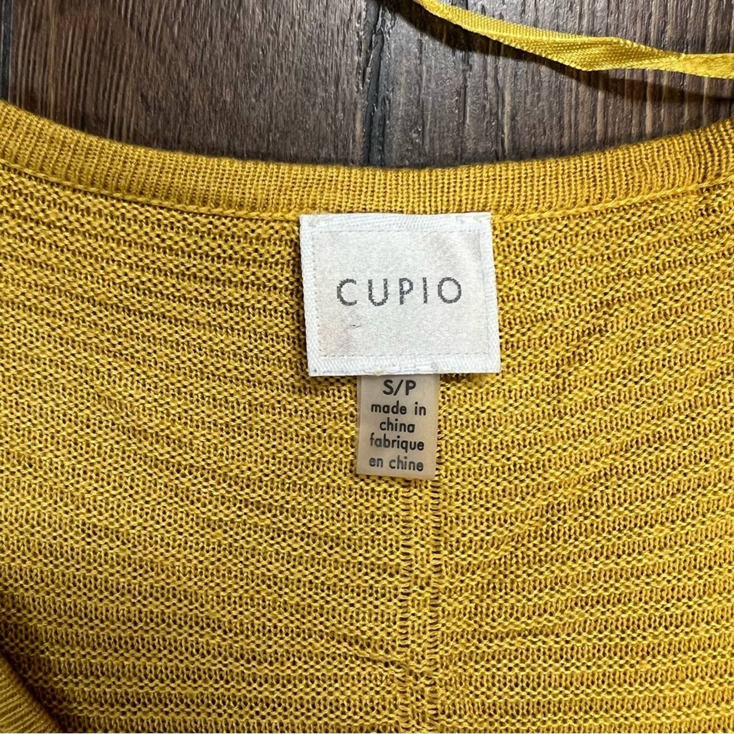 Cupio yellow v neck dagger sweater SZ SM