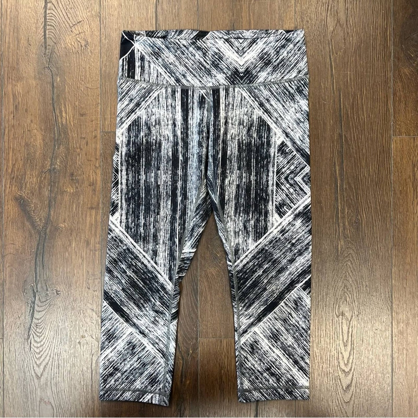 Lululemon Wunder Under Crop II *Full-On Luon Heat Wave White Black SZ 8