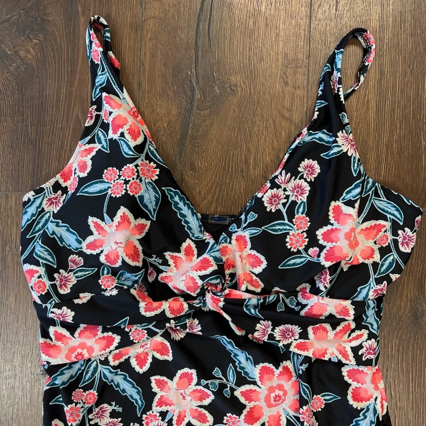 Old Navy swimsuit SZ XXL