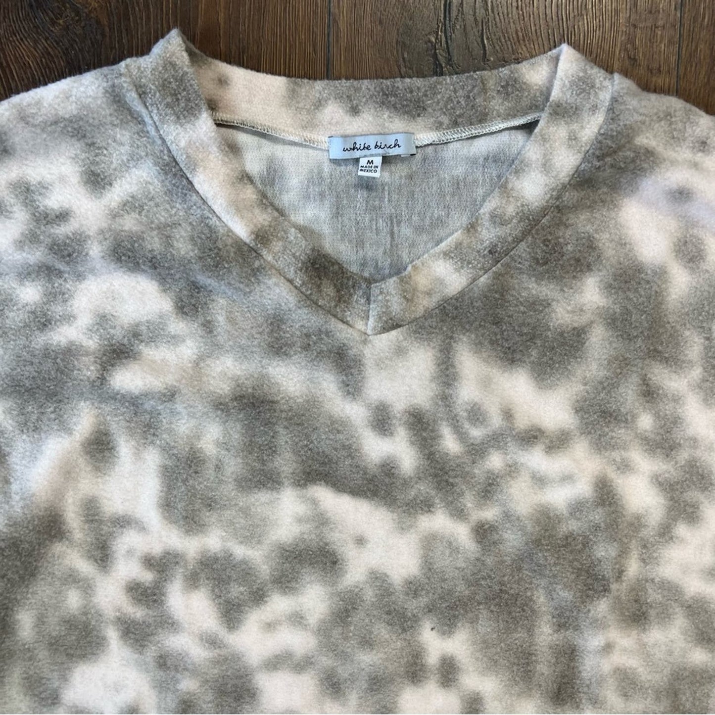 White Birch tye dye v neck top SZ MED