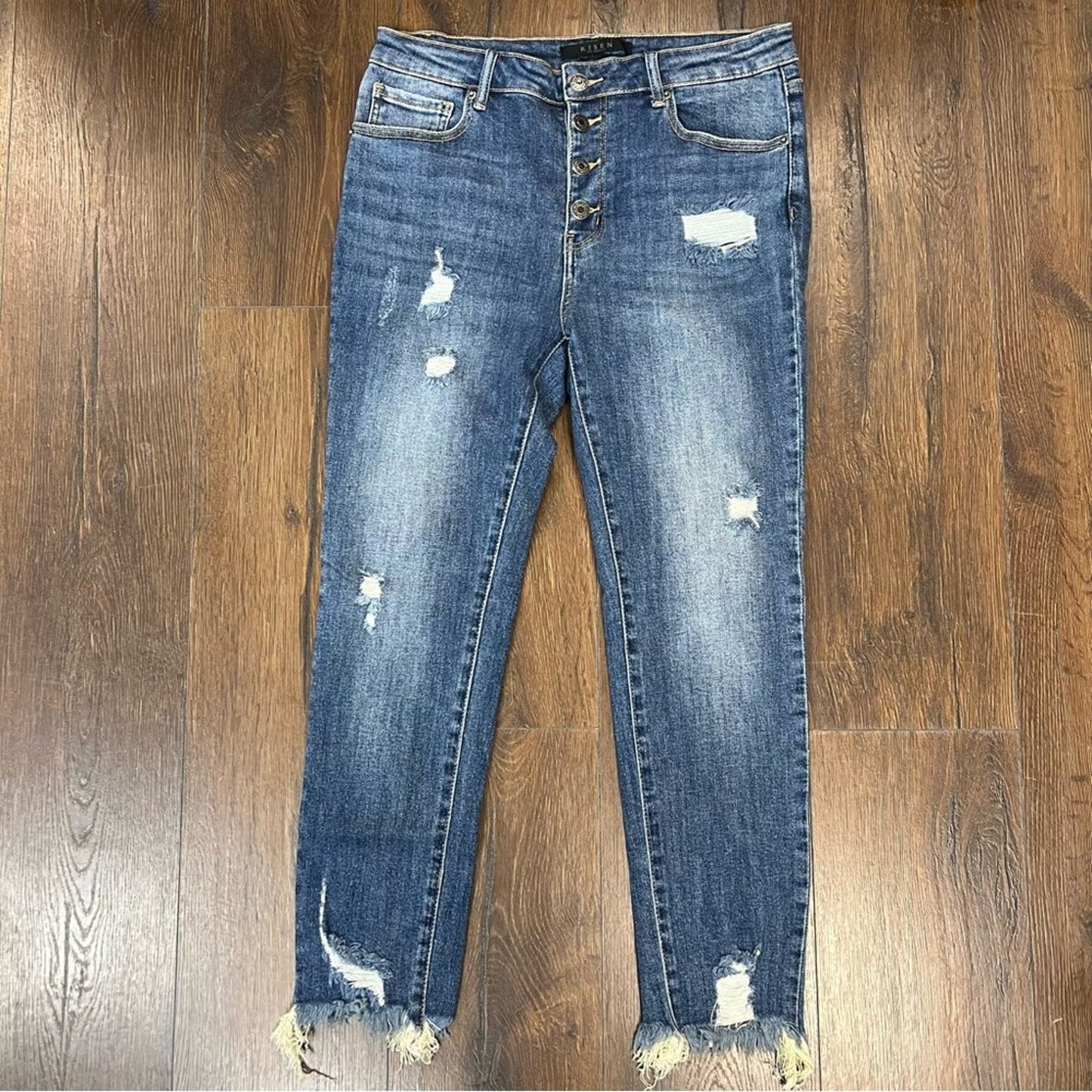 Risen medium wash distressed skinny jeans SZ 31/13