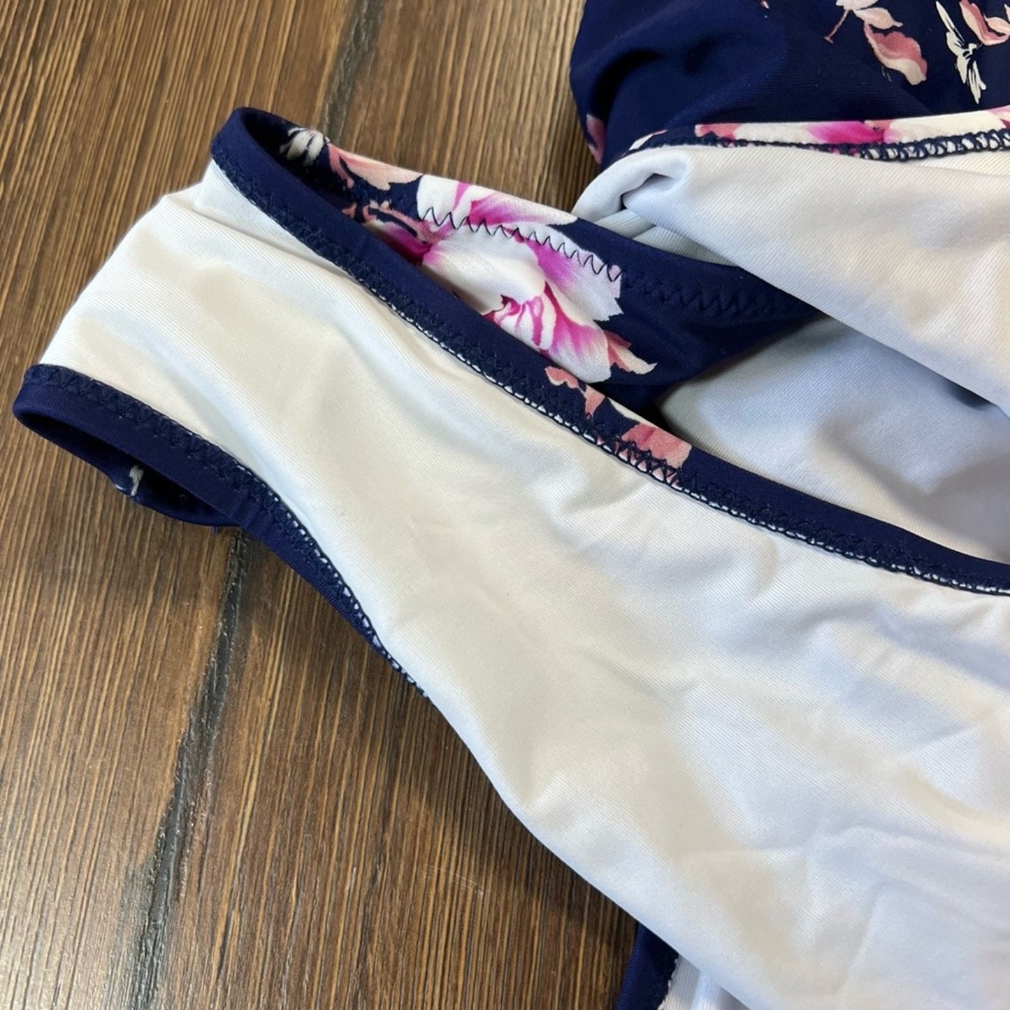 🆕 Cupshe low V floral swimsuit SZ LG
