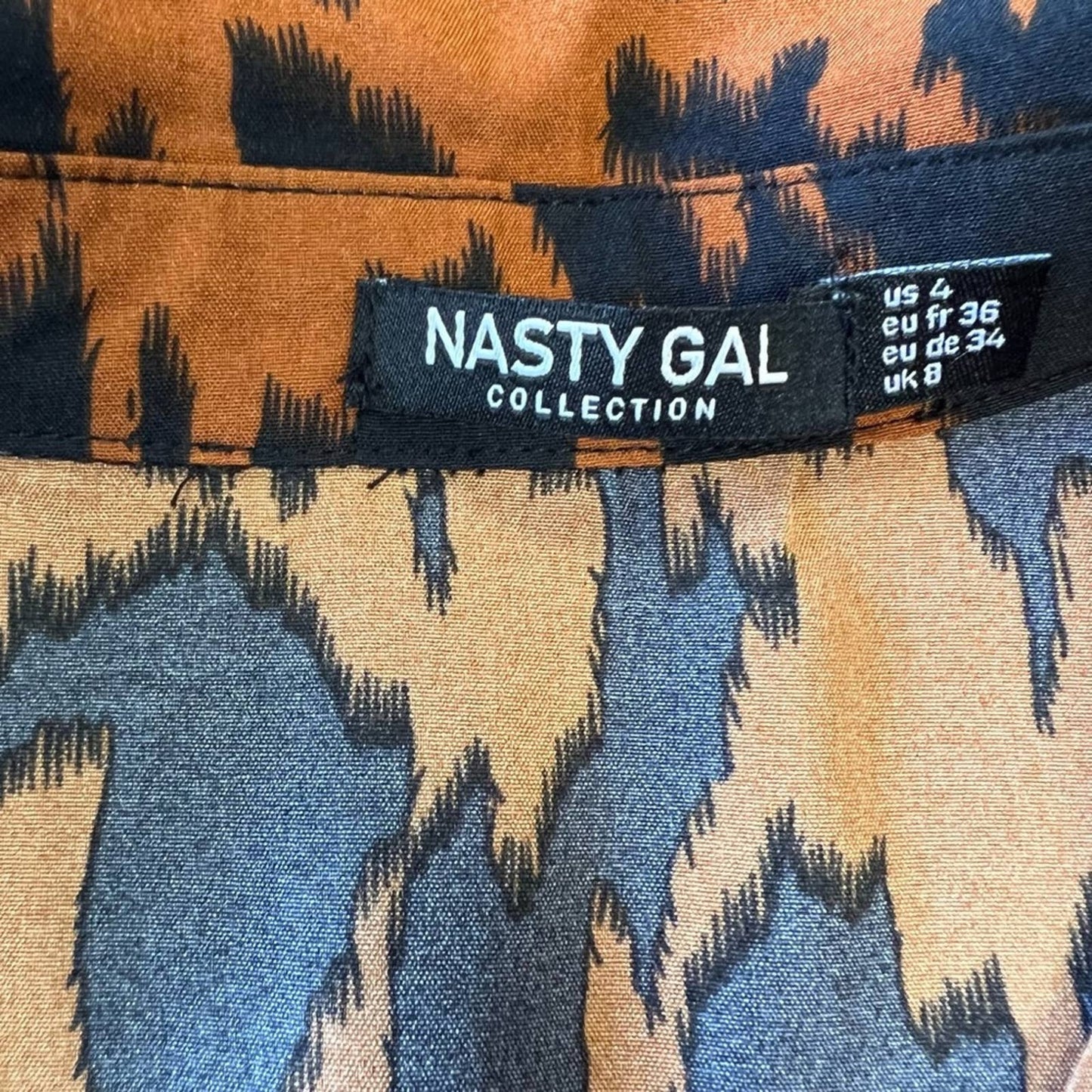 Nasty Gal button down SZ 4