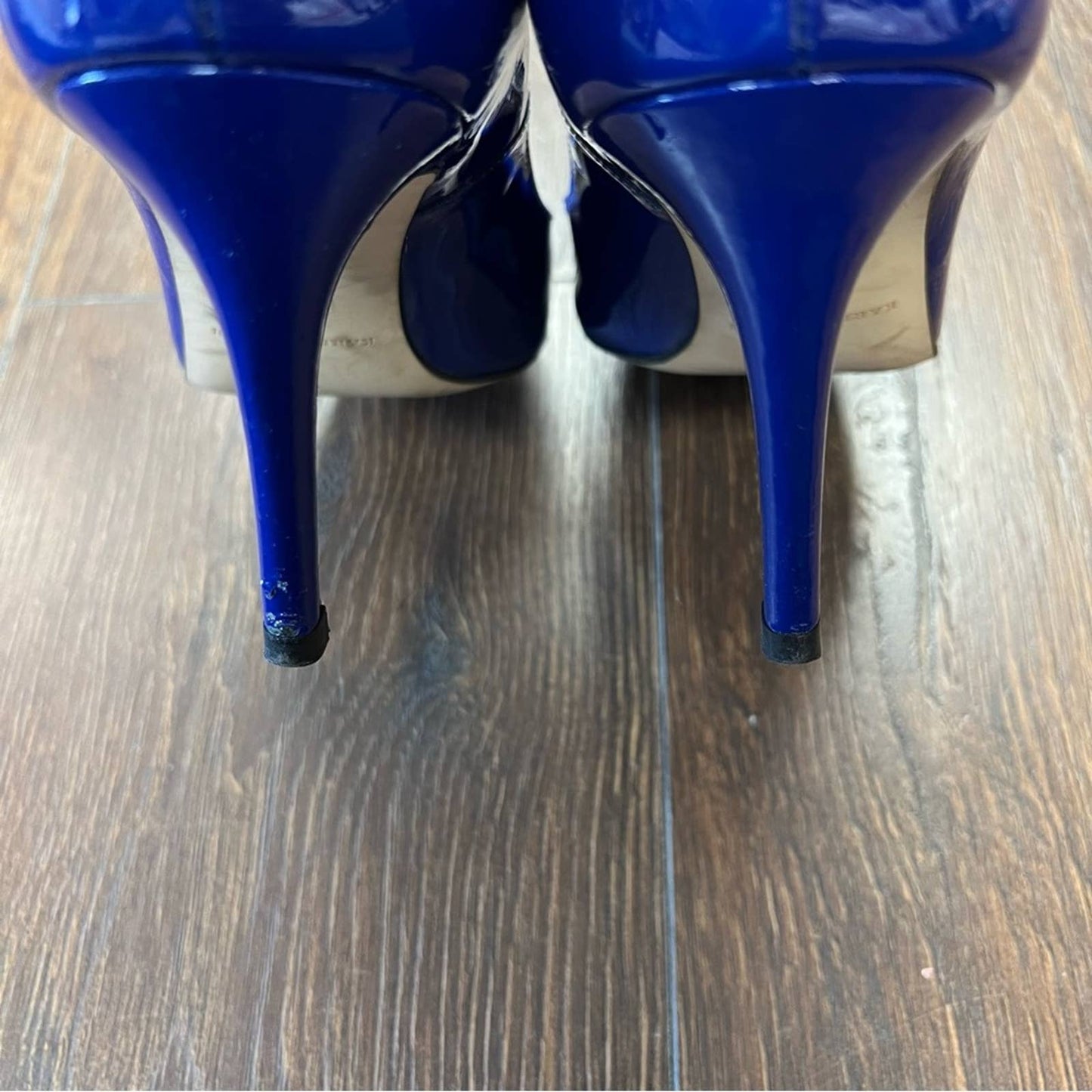 Karen Mullen Blue patent pointed toe pump SZ 38