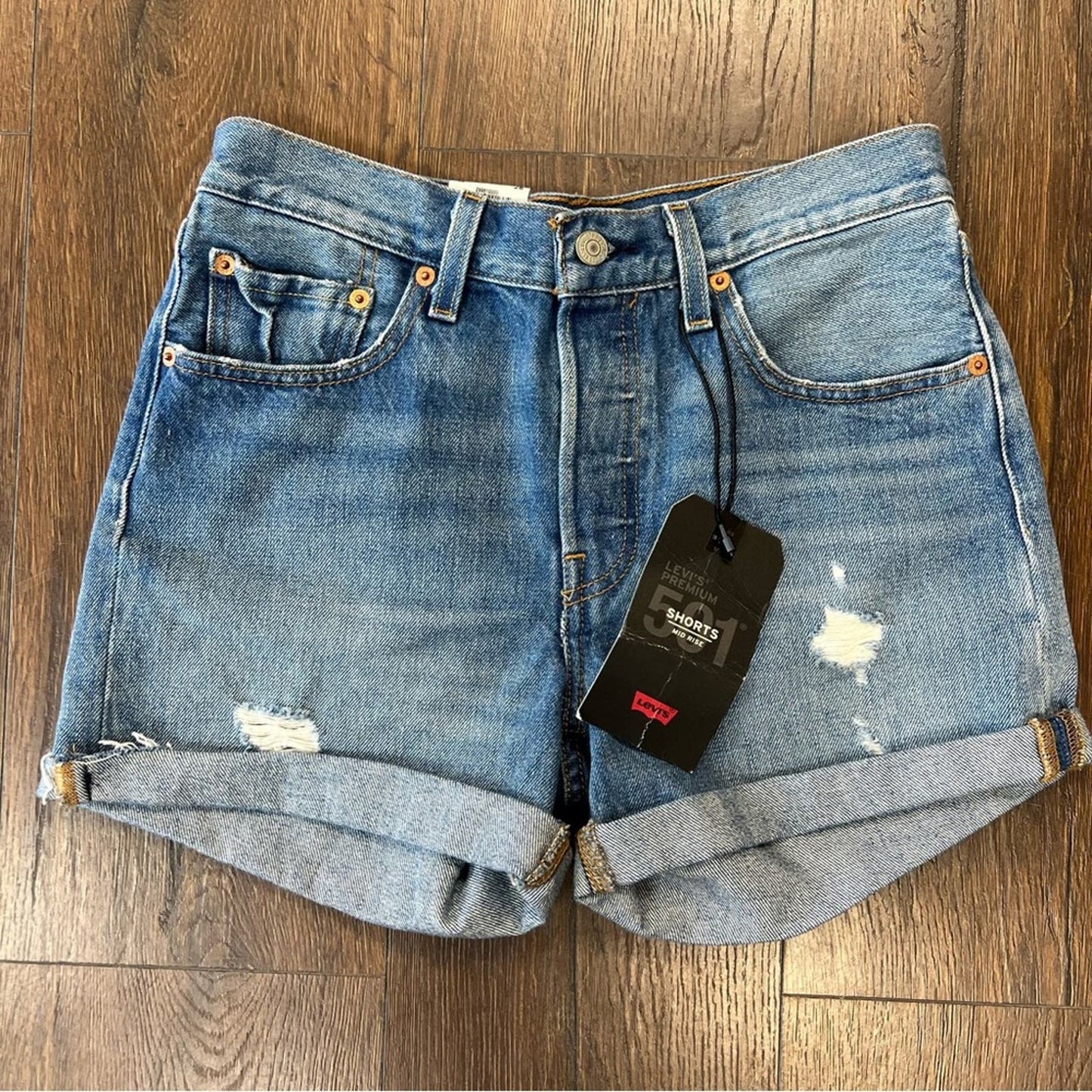 🆕 Levi’s 501 premium mid rise shorts SZ 26/2