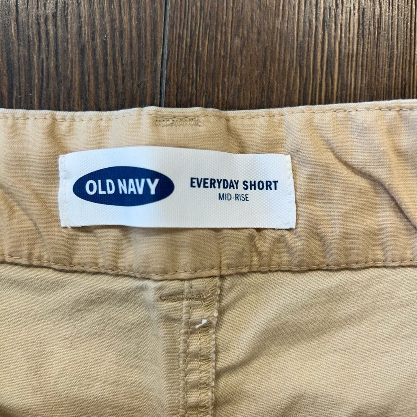 Old Navy everyday kahki shorts SZ 8