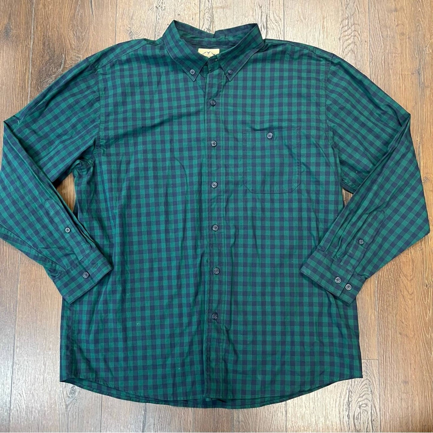 Men’s Blue mountain checkered button down SZ XL