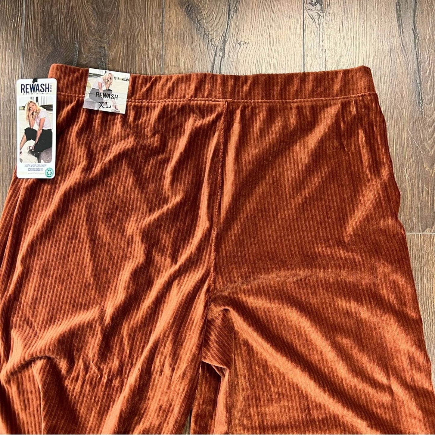 🆕 Rewash Rust ribbed velvet crops SZ XL