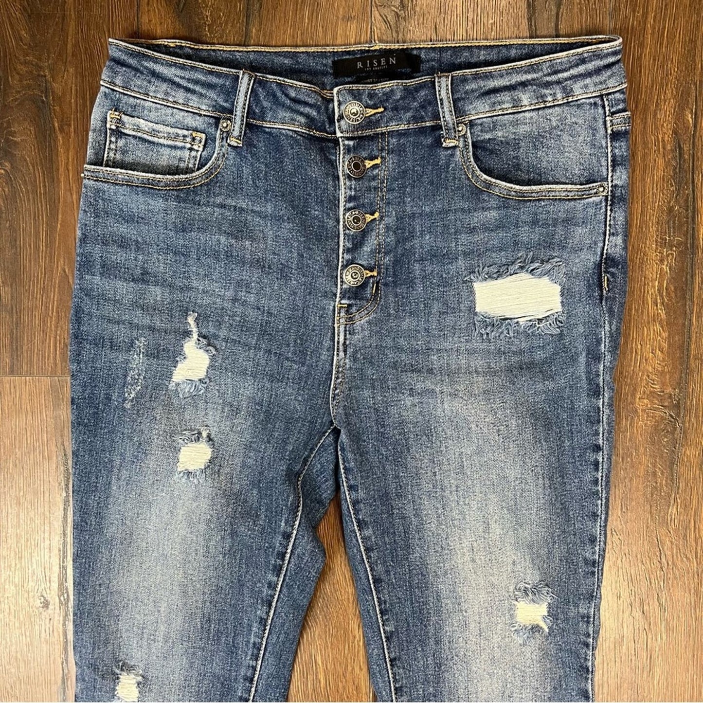 Risen medium wash distressed skinny jeans SZ 31/13