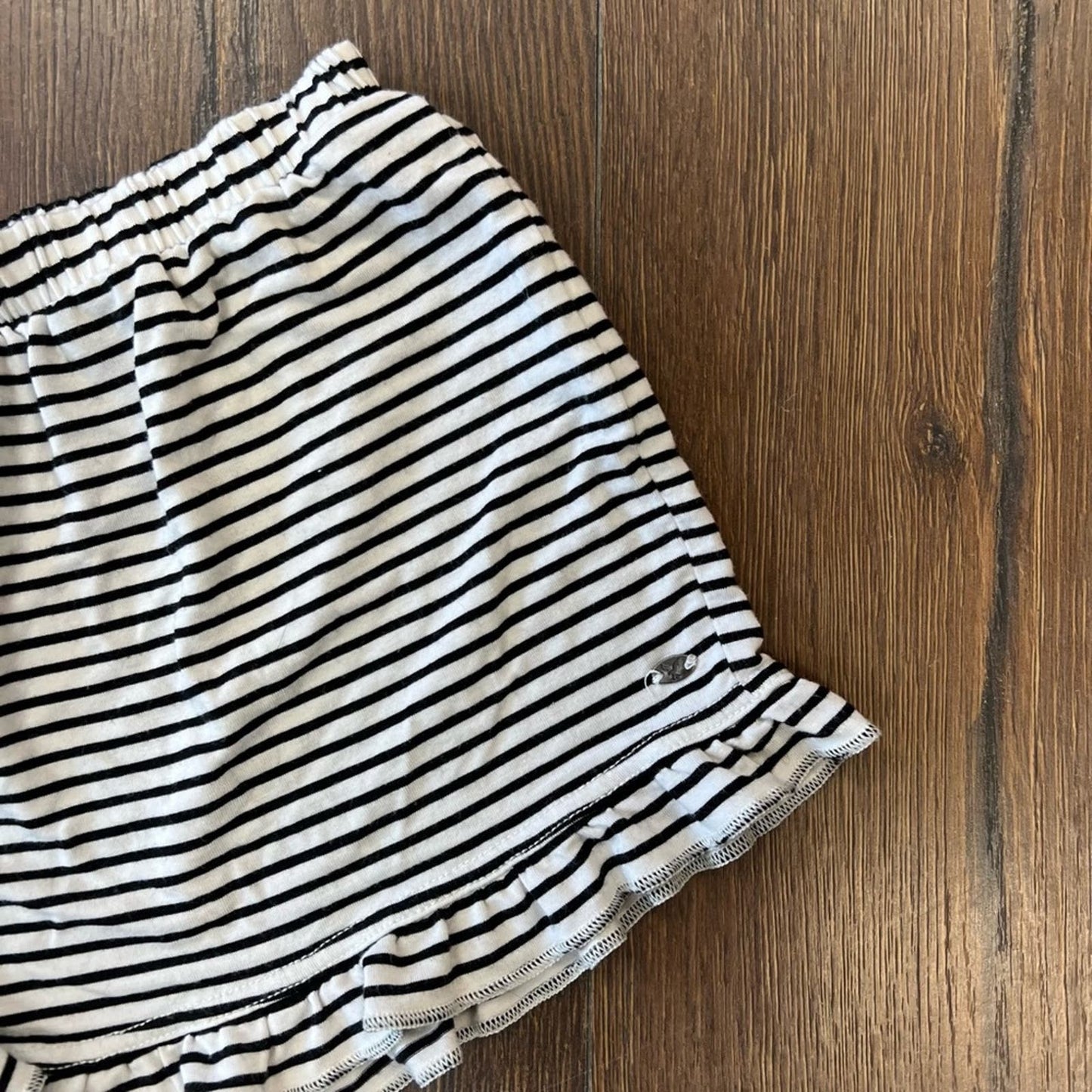 American Eagle blk&wht striped shorts SZ SM