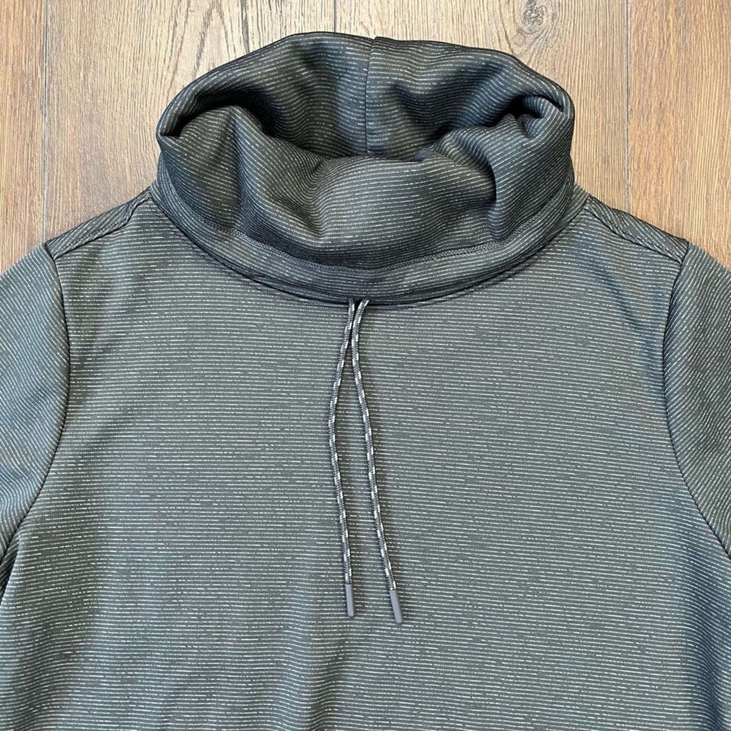 Under Armour novelty cowl neck loose cold gear pullover SZ MED