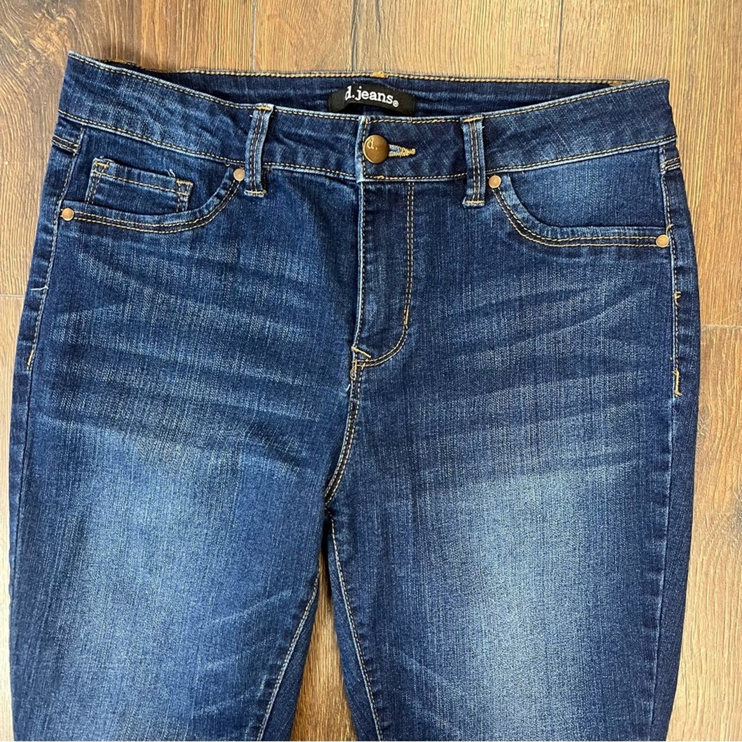 D. Jeans dark wash jeans SZ 6