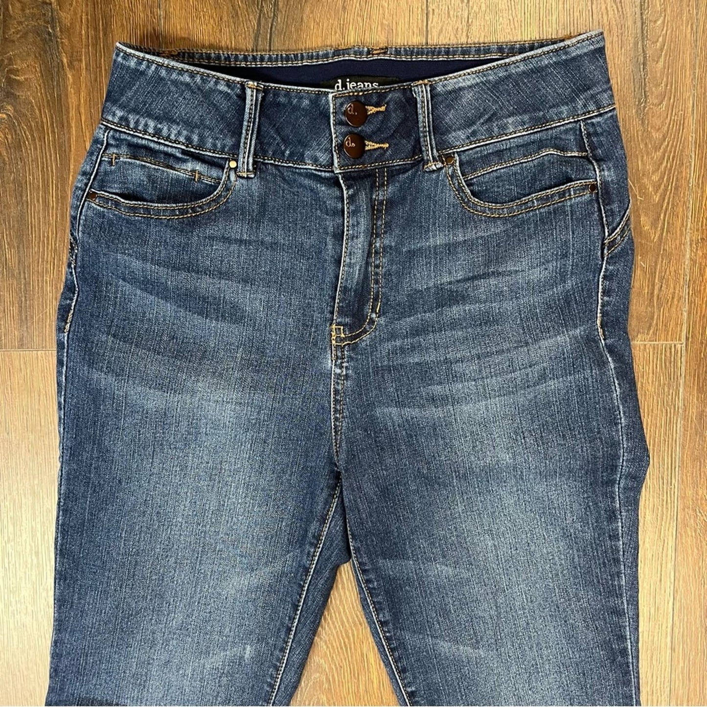 D. Jeans dark wash skinny jeans SZ 6