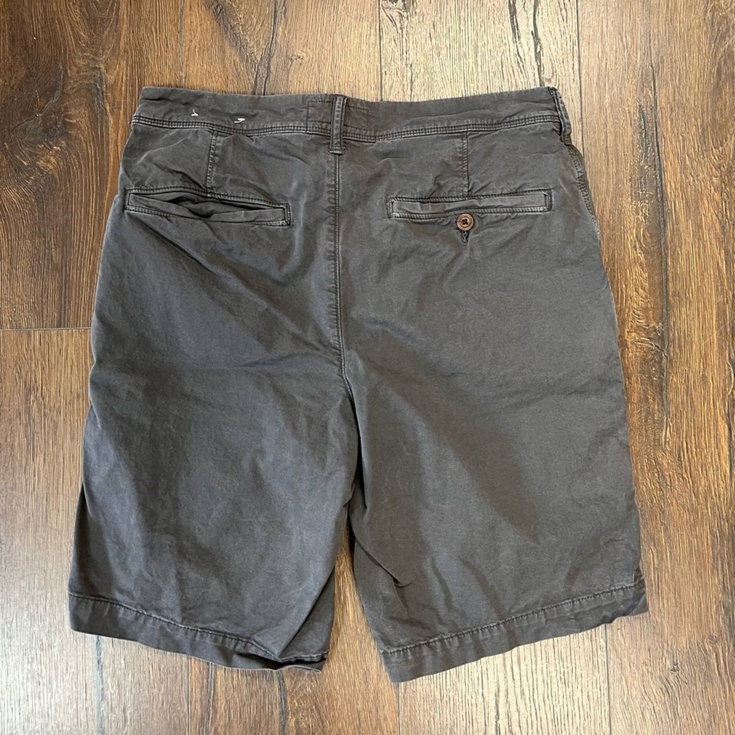 American Eagle cargo next level flex short SZ 31