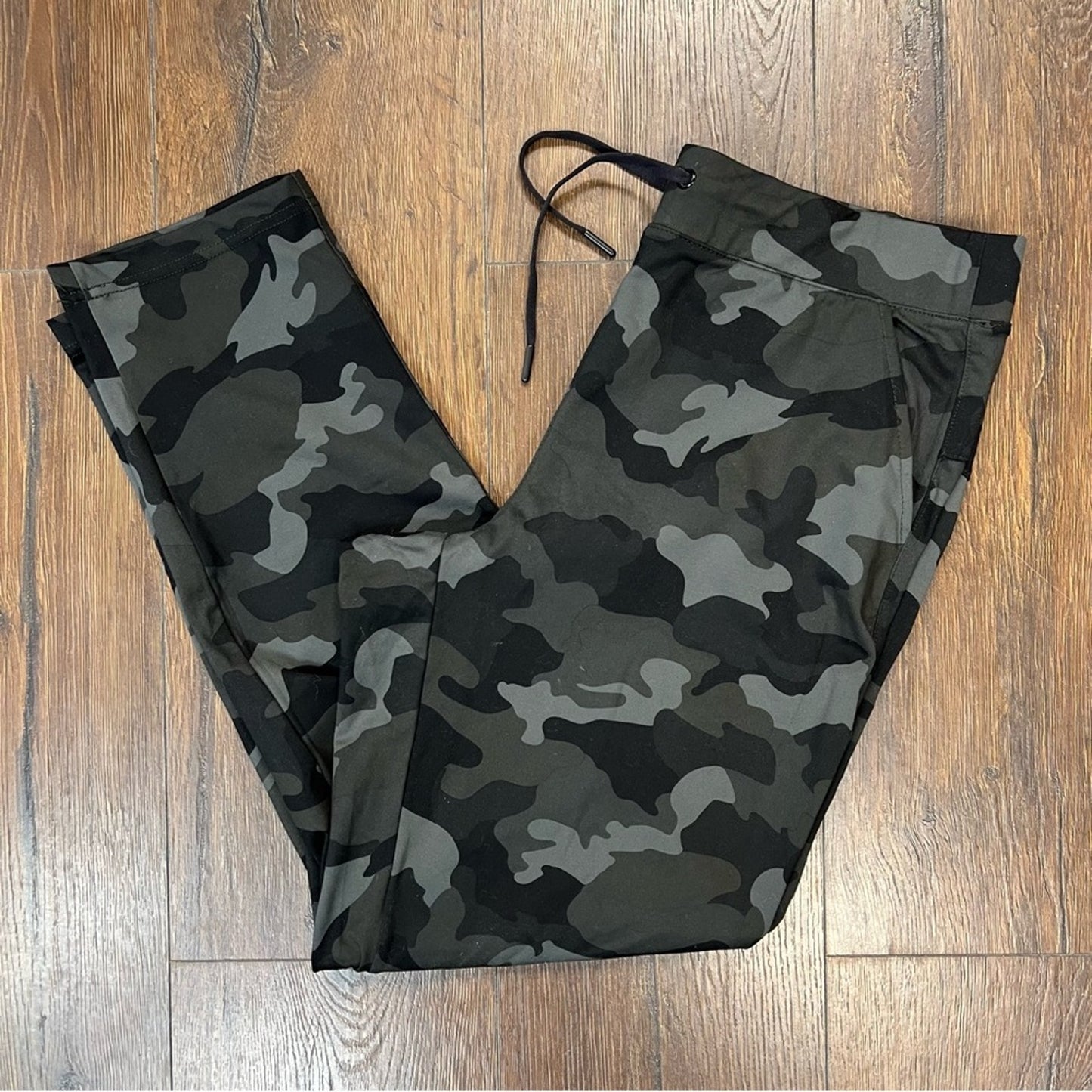 Yogaliciois camo jogger pants SZ MED