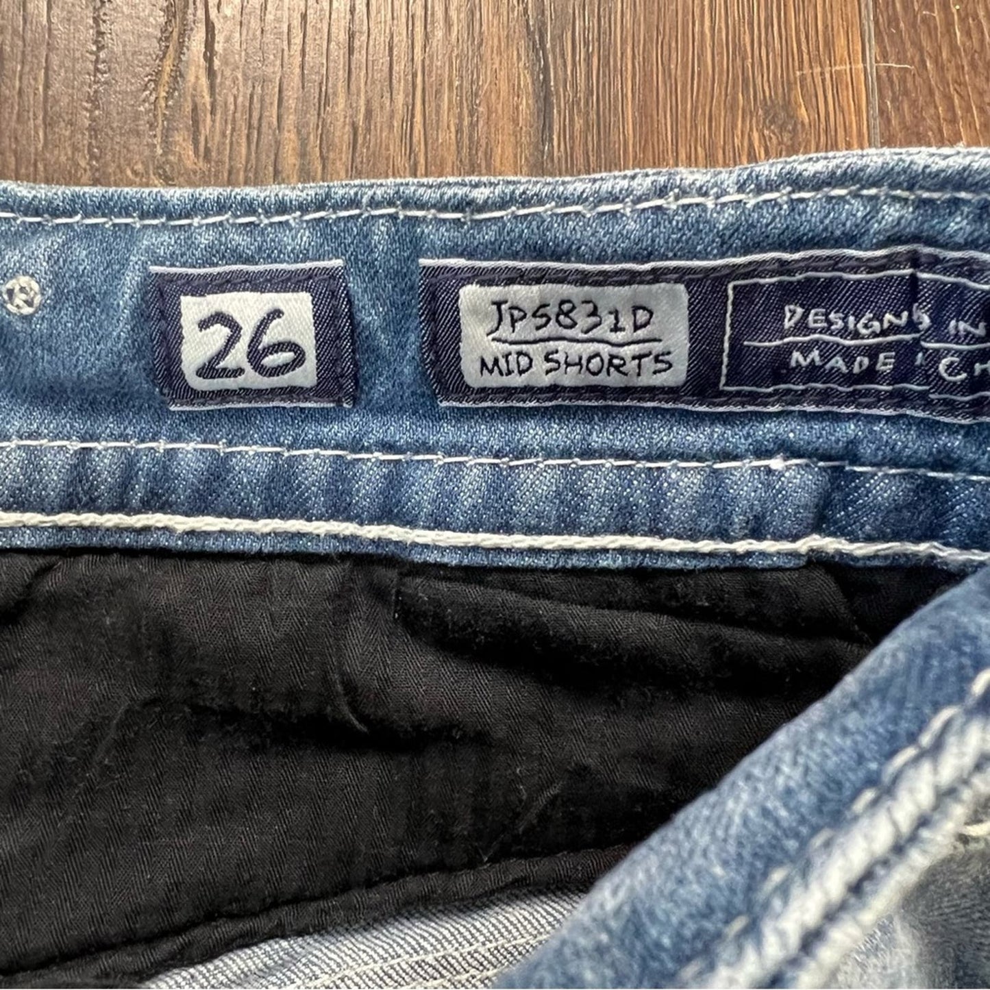Miss me mid rise denim shorts SZ 26/2