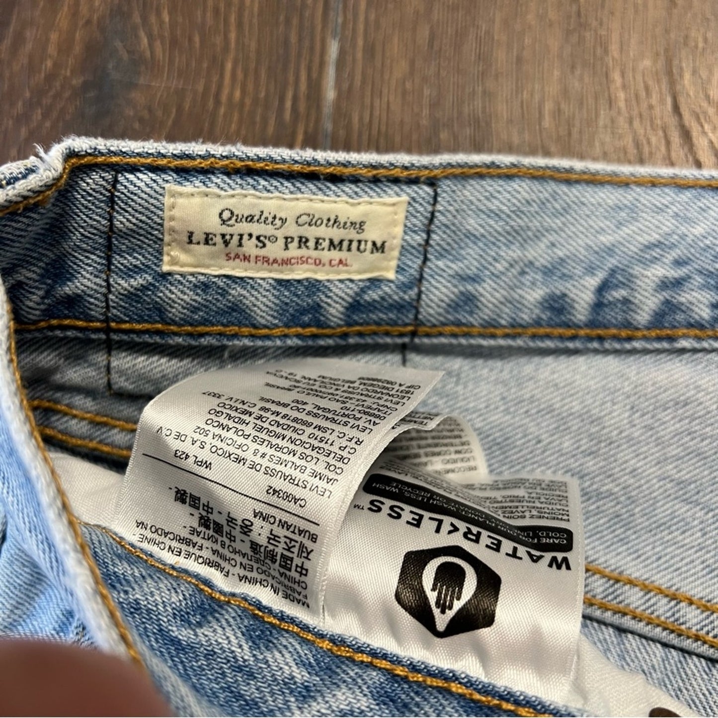 levi's premium 501 light wash distressed jeans SZ 31/10