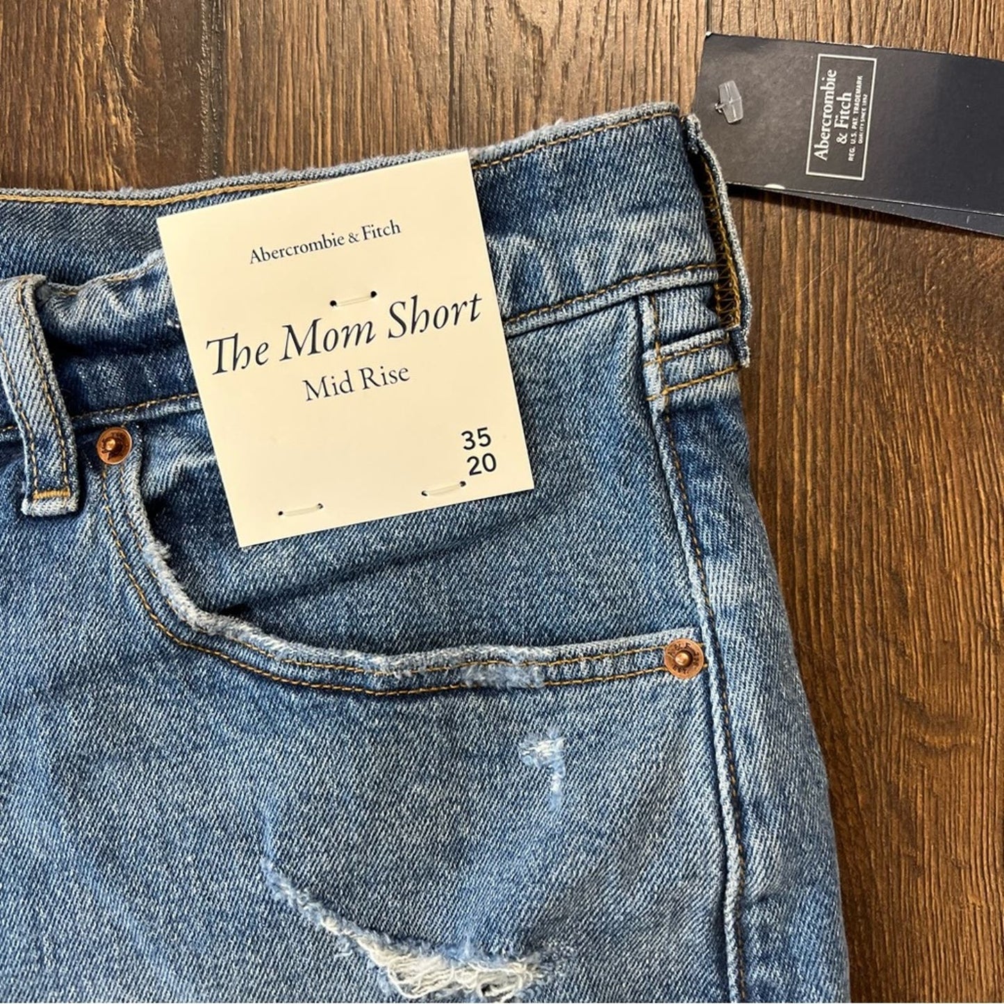 🆕 Abercrombie and Fitch Mid Rise Mom Short SZ 35/20