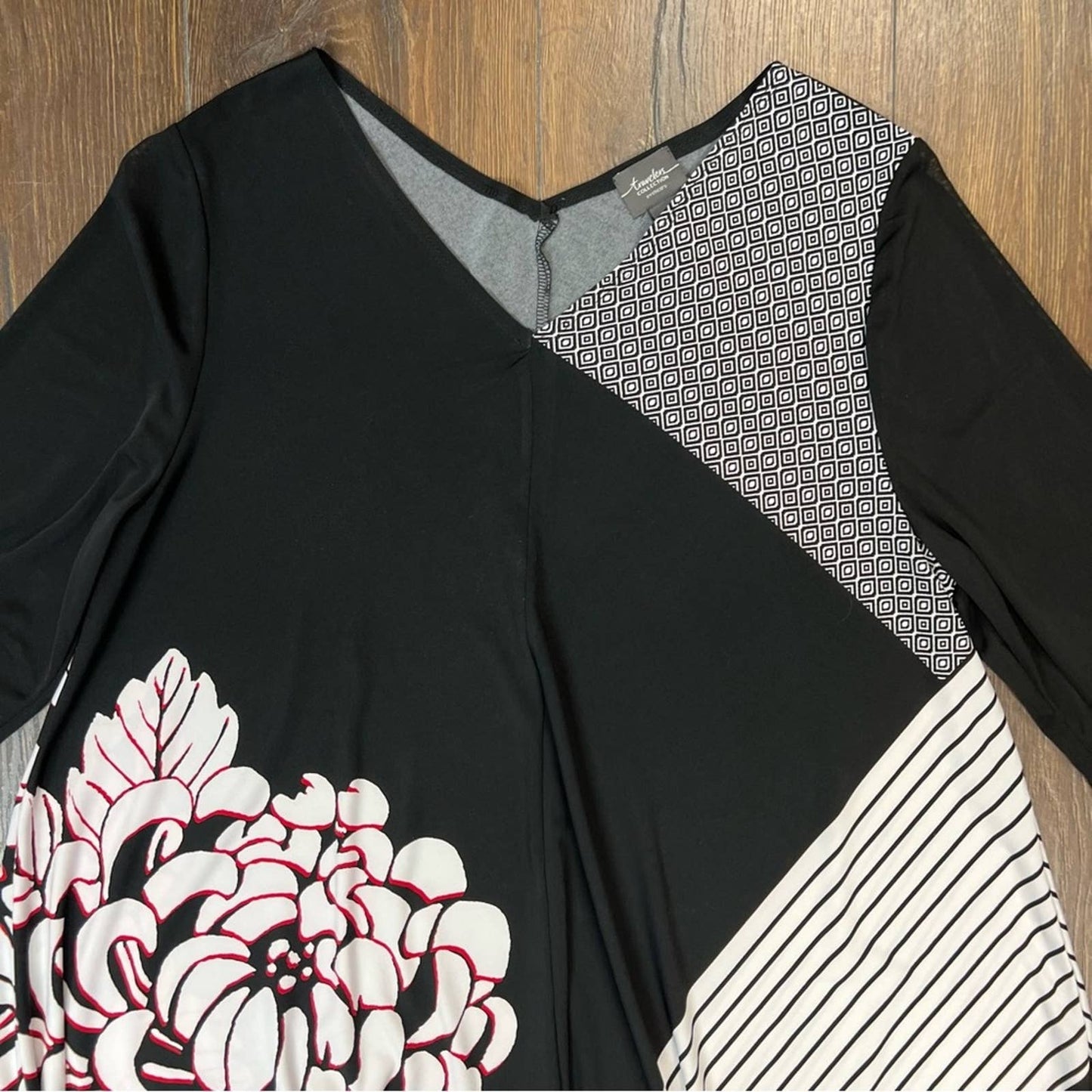 Chico’s travelers classic Printed Top SZ 2/LG