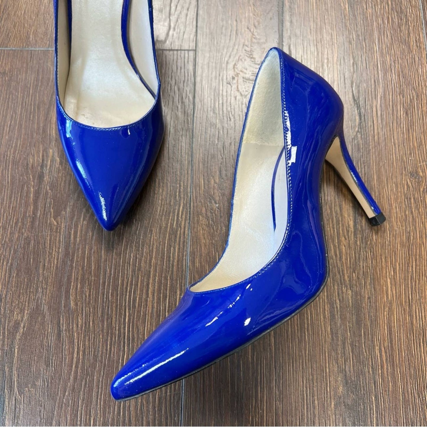 Karen Mullen Blue patent pointed toe pump SZ 38