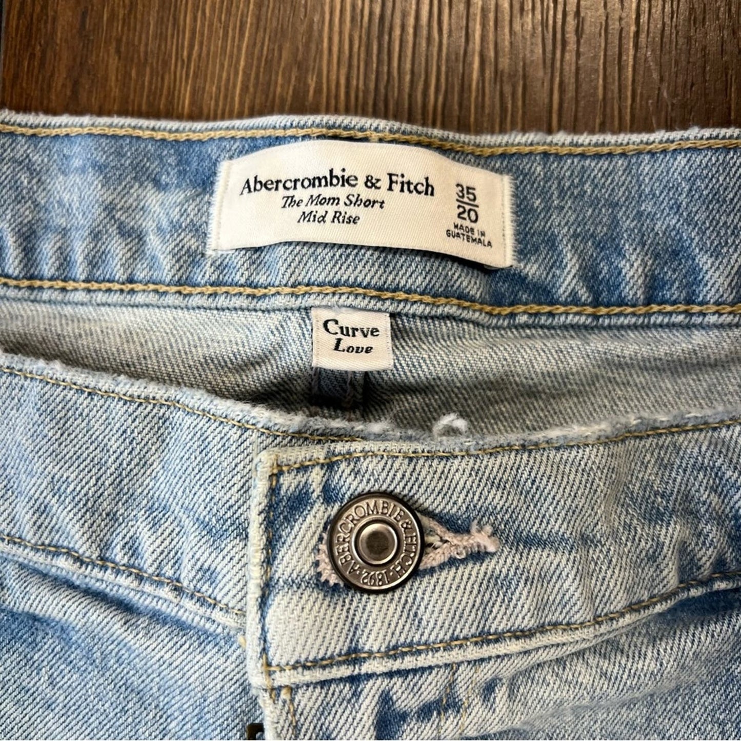 🆕 Abercrombie and Fitch curvy love Mid Rise Mom Short SZ 35/20