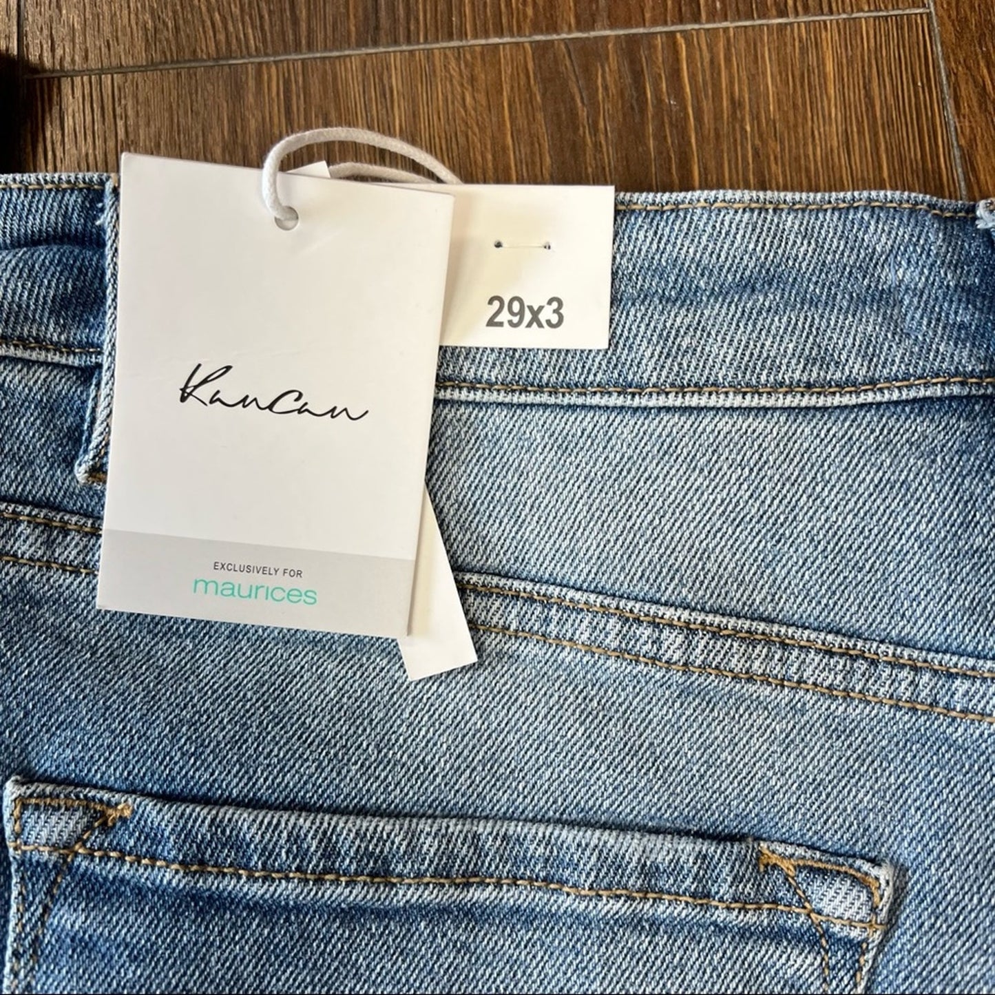 NWT KanCan™ High Rise Medium Destructed 3in Mom Short SZ 29