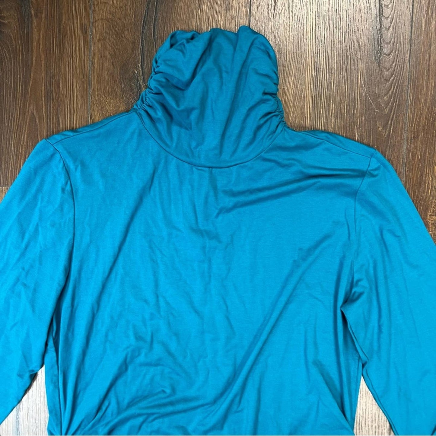ISLE by melis kozan blue turtleneck SZ LG