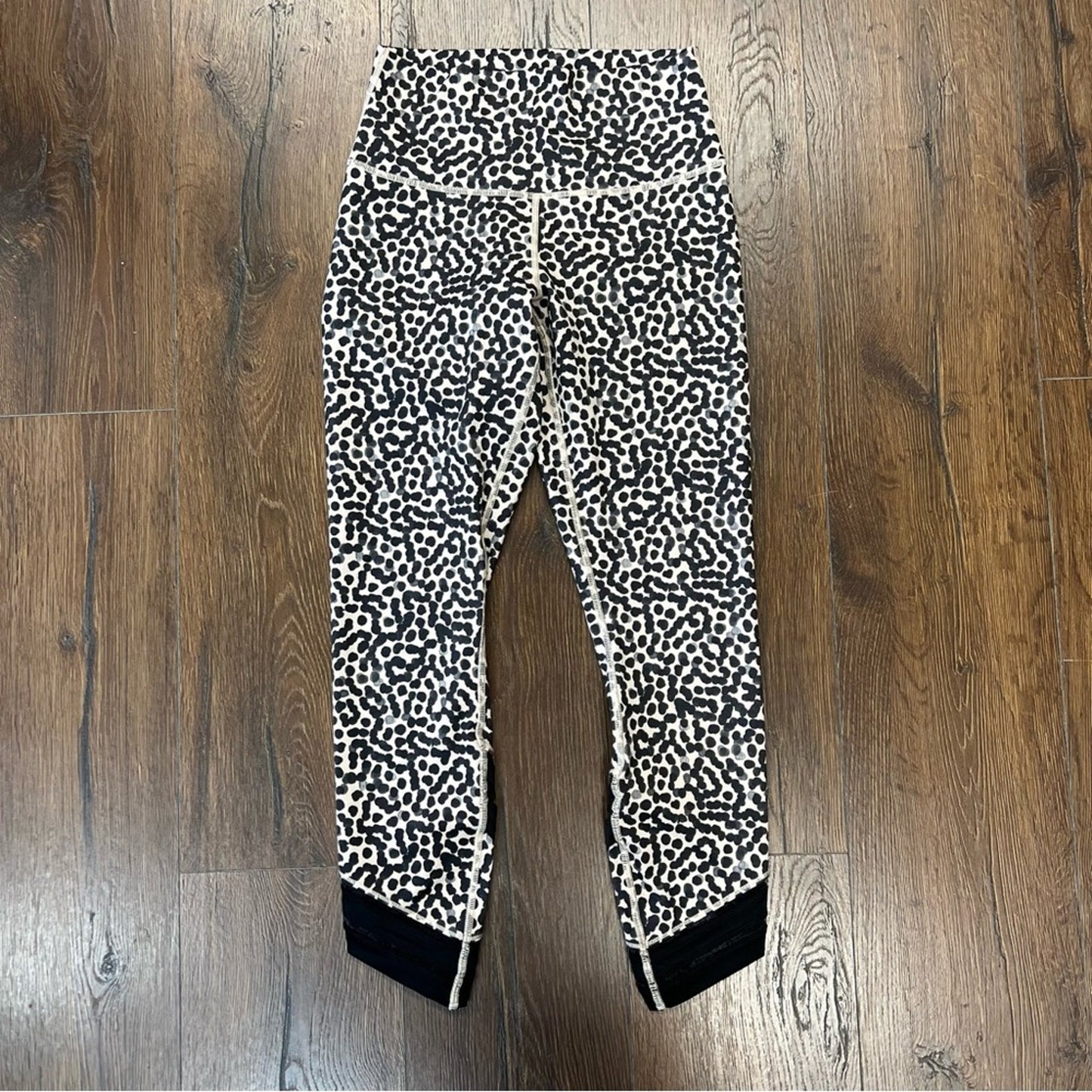 Lululemon High Times Pant *Wrap Mesh
Ace Spot Grain Black / Black SZ 6