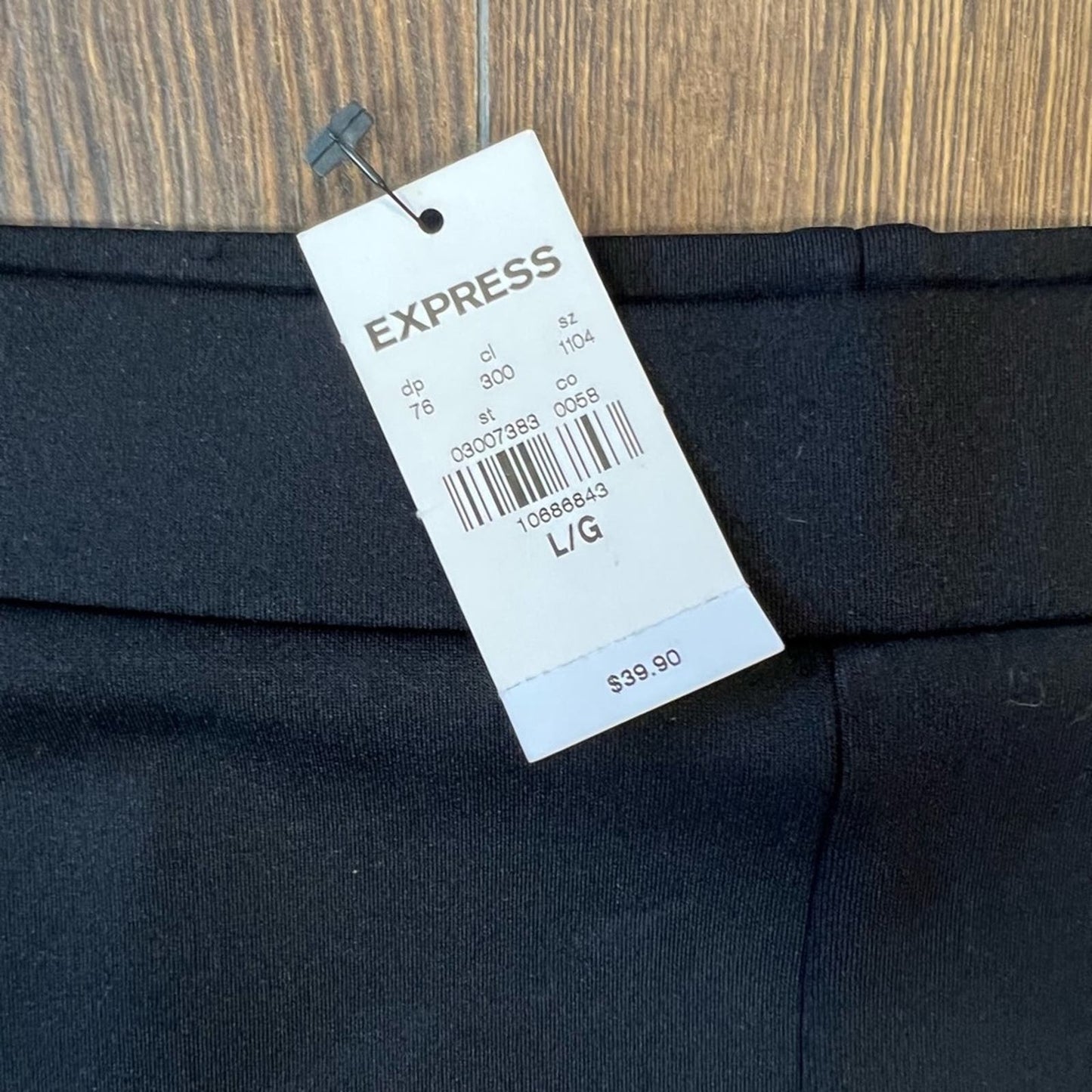 🆕 Express scalloped 2.5in short SZ LG