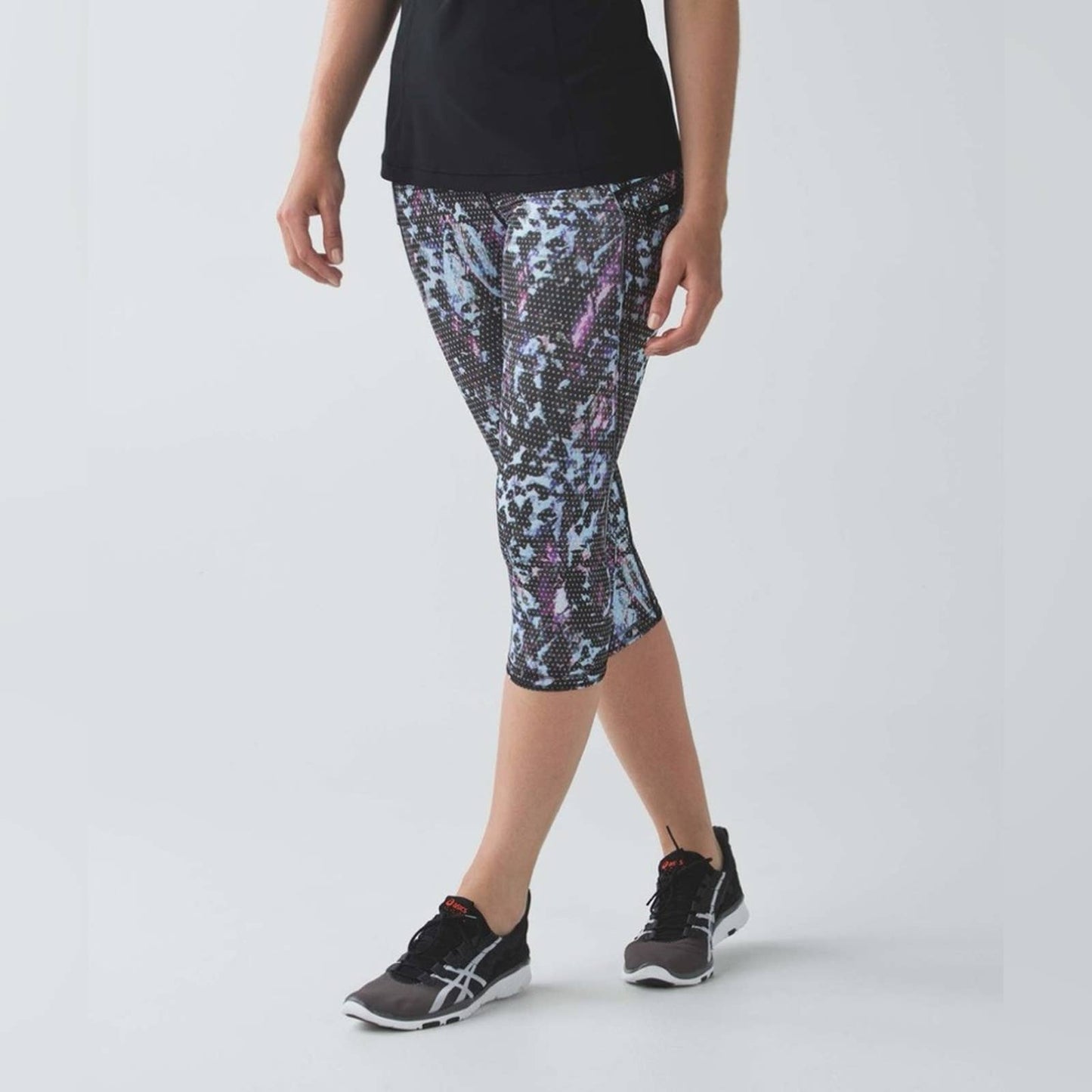 Lululemon Top Speed Crop *Full-On luxe
Floral Sport Tranquil Blue Mul/Blk SZ 8