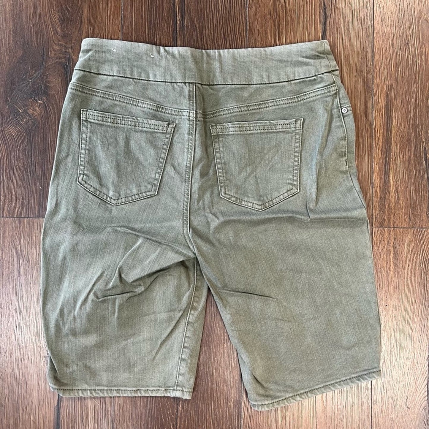 Chico’s pull on Bermuda short SZ 0
