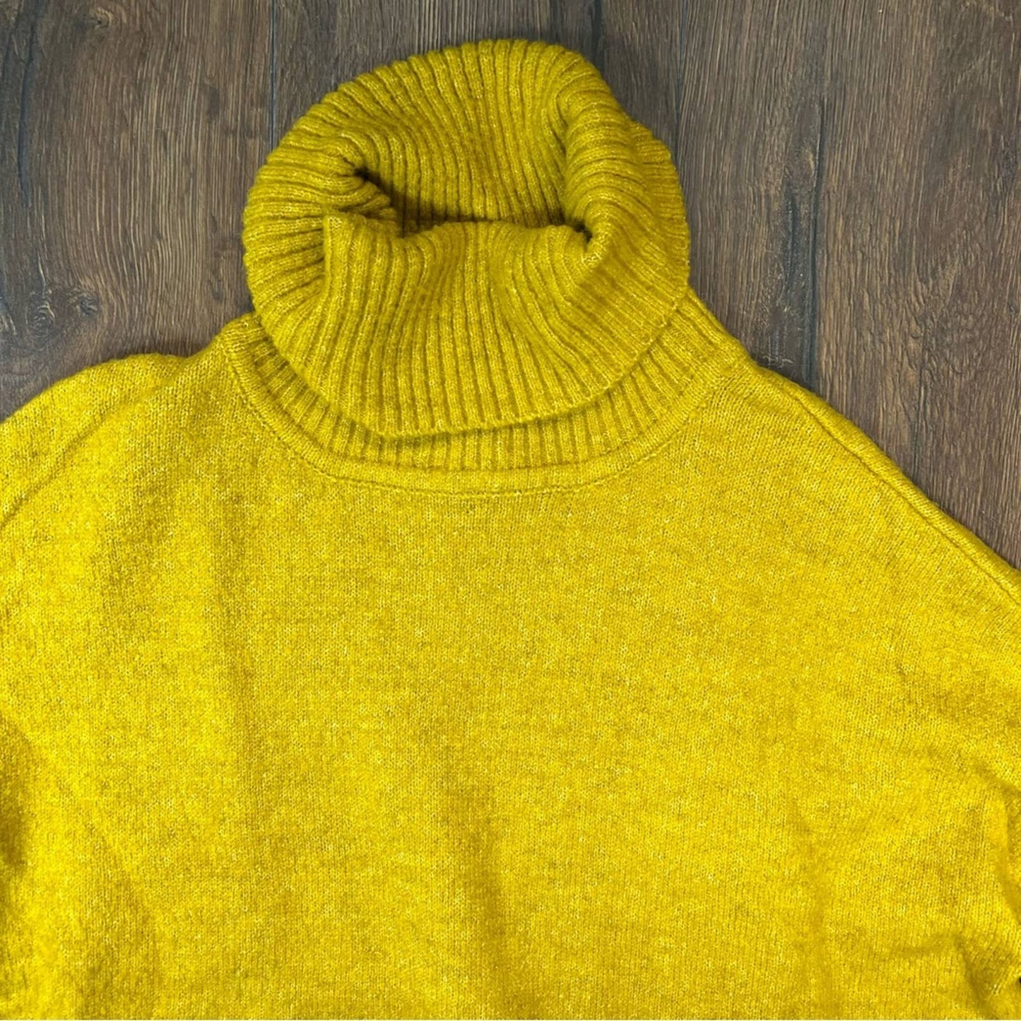 William Rast yellow turtleneck sweater SZ LG