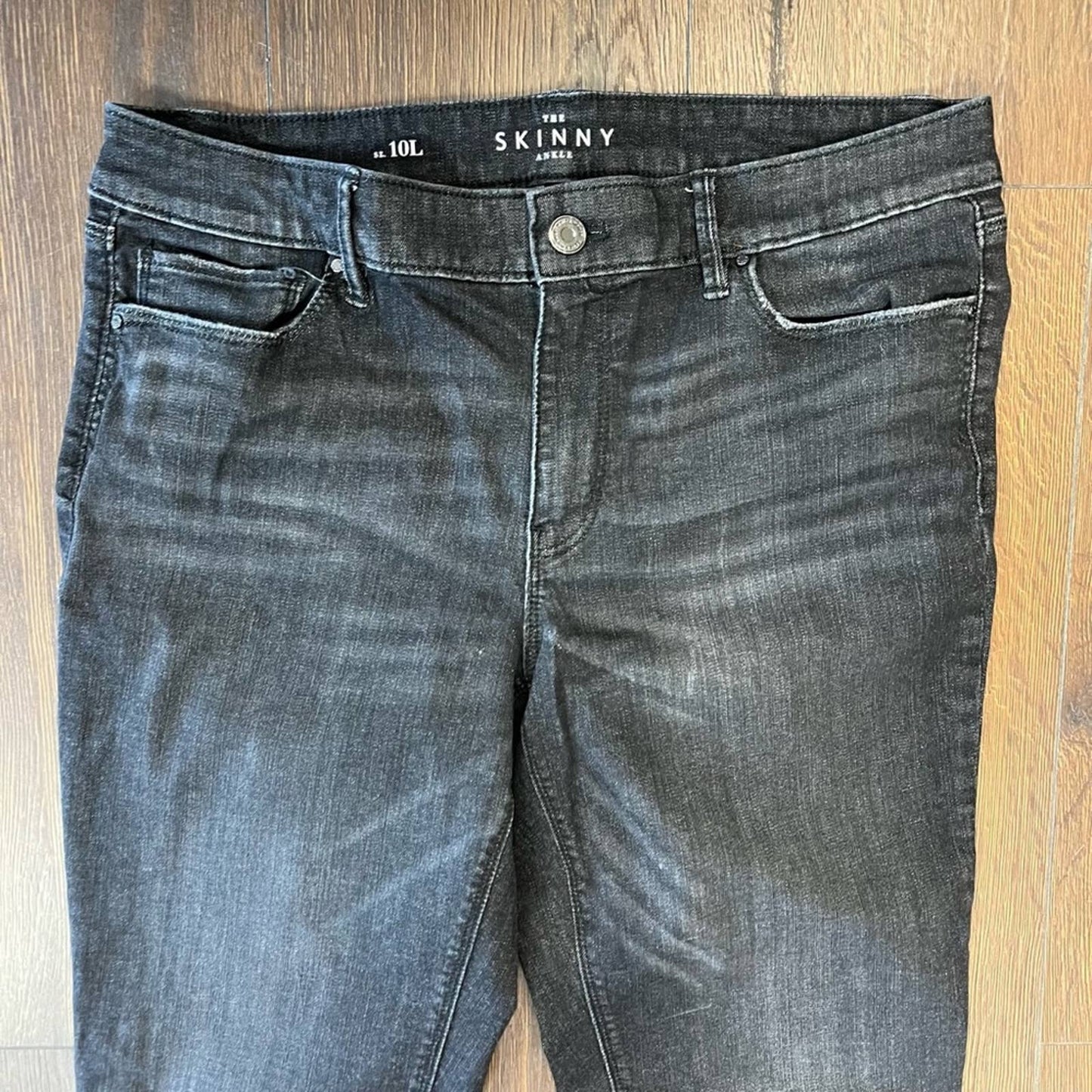 White House Black Market Classic-Rise Lace-Hem Skinny Ankle SZ 10L