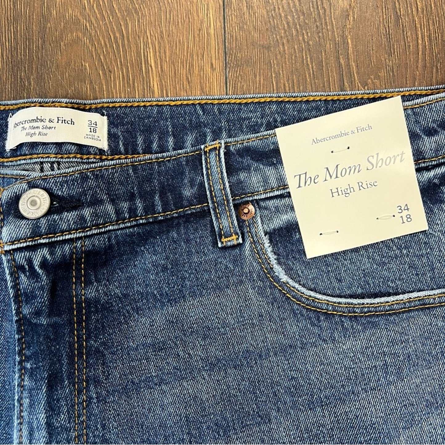🆕 Abercrombie & Fitch the mom short, high rise SZ 34/18