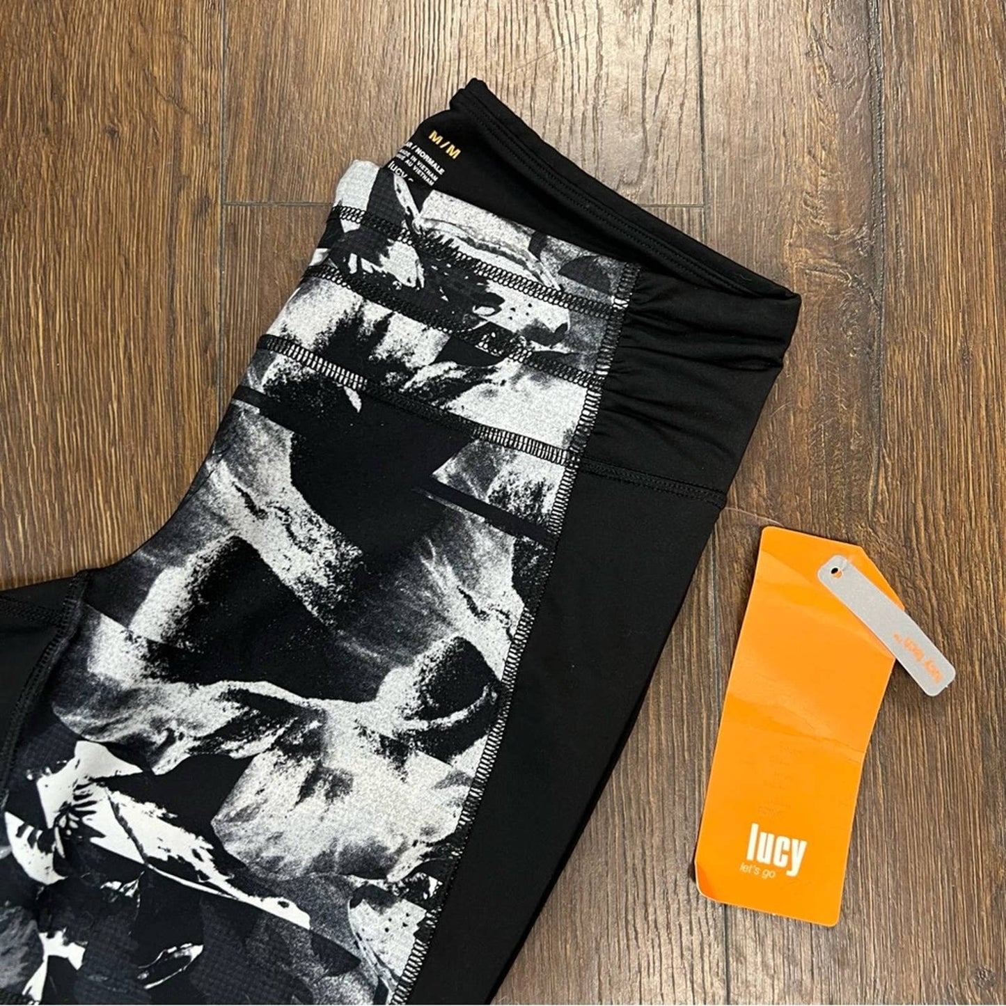 🆕 Lucy powerfully poised abstract leggings SZ MED