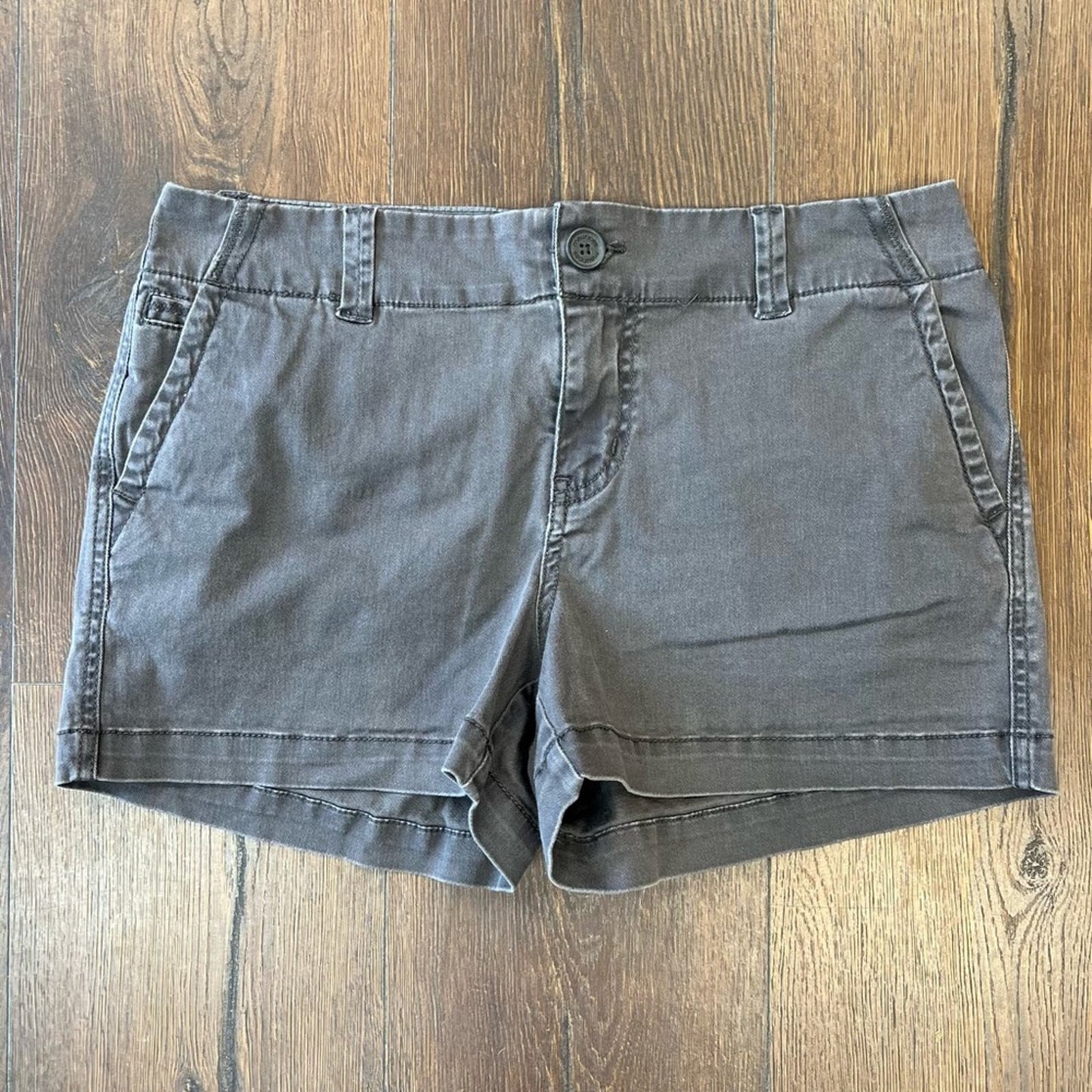 Maurices gray chino Shorts SZ 7/8