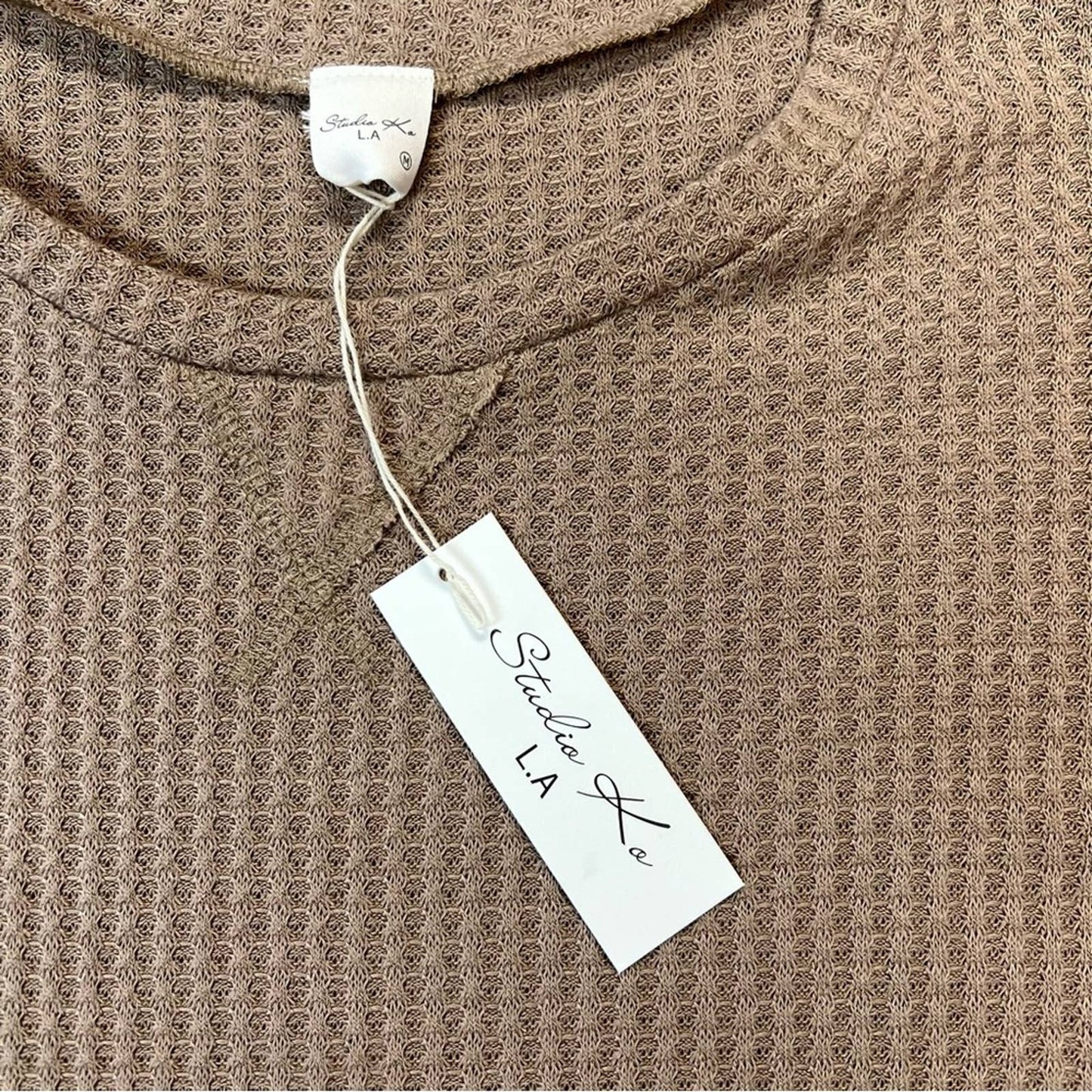 🆕 Studio Ko tan waffle knit shirt SZ MED