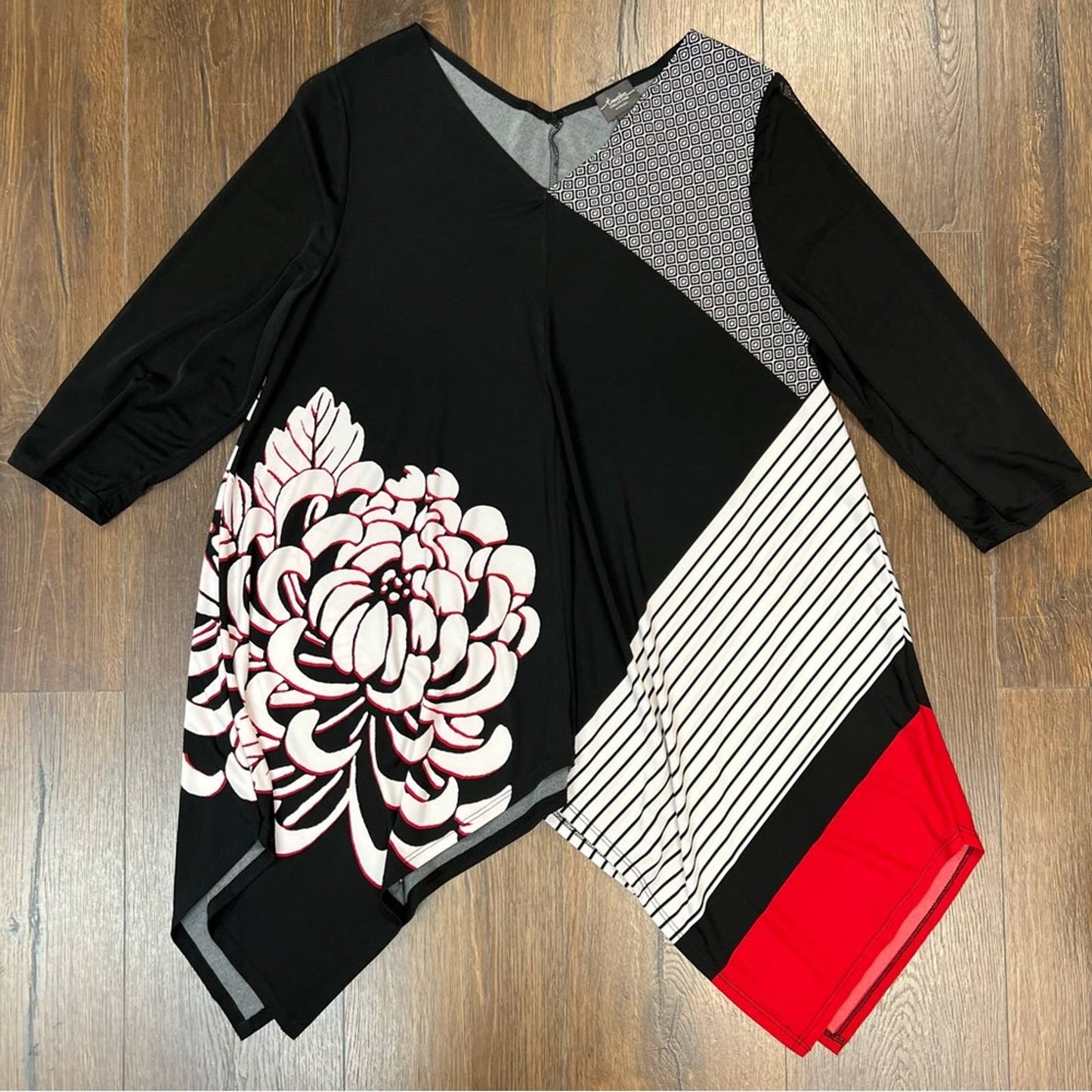 Chico’s travelers classic Printed Top SZ 2/LG