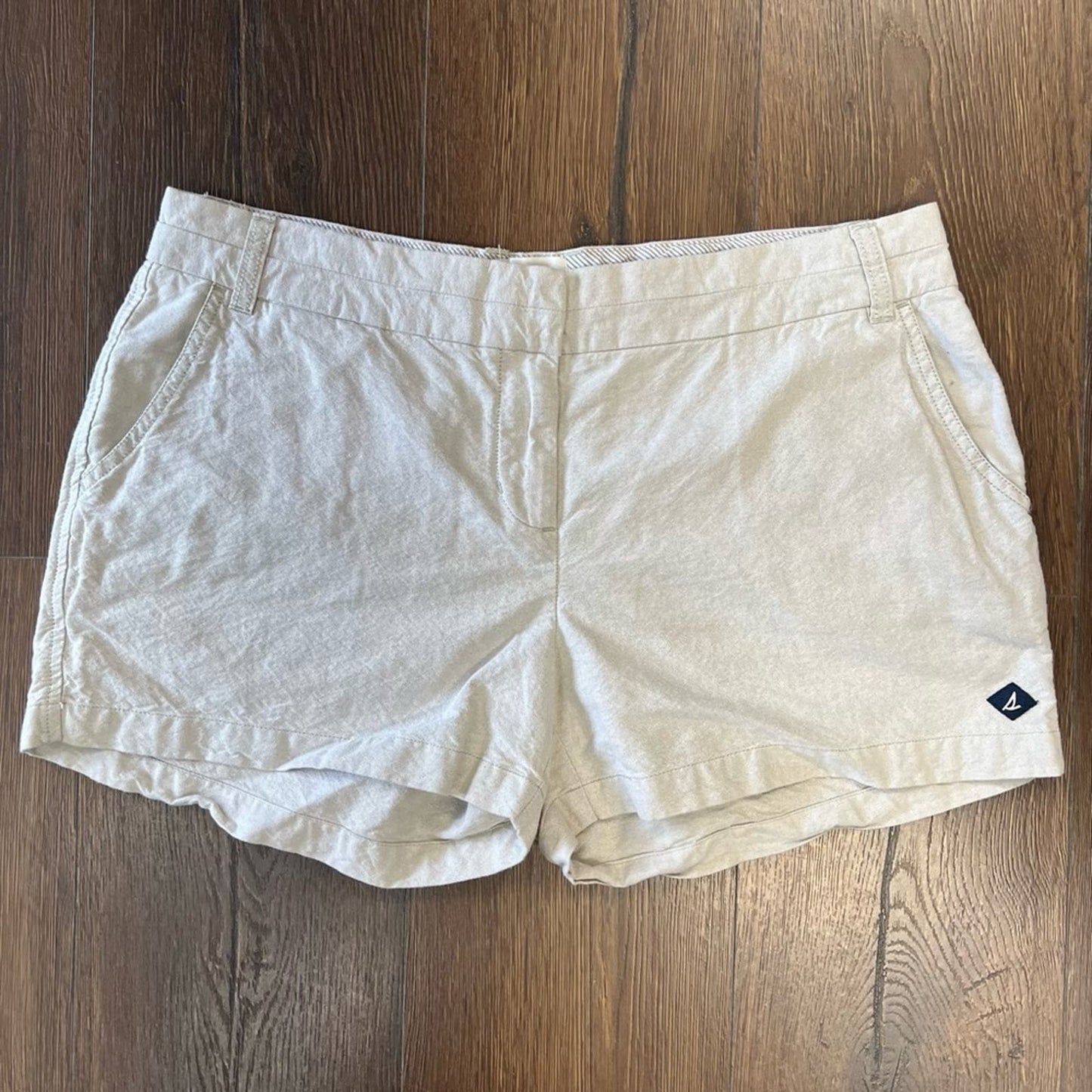 Sperry khaki shorts SZ 32