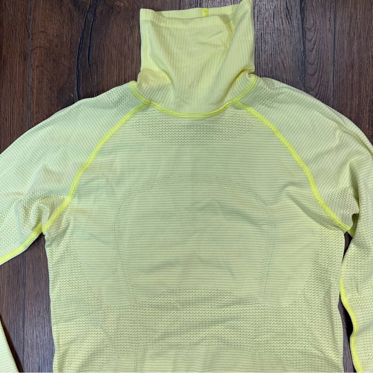 Lululemon Run: Swiftly Turtleneck Clarity Yellow SZ 6