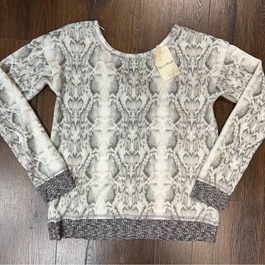 🆕 Thread & Hem soft snake print top SZ LG