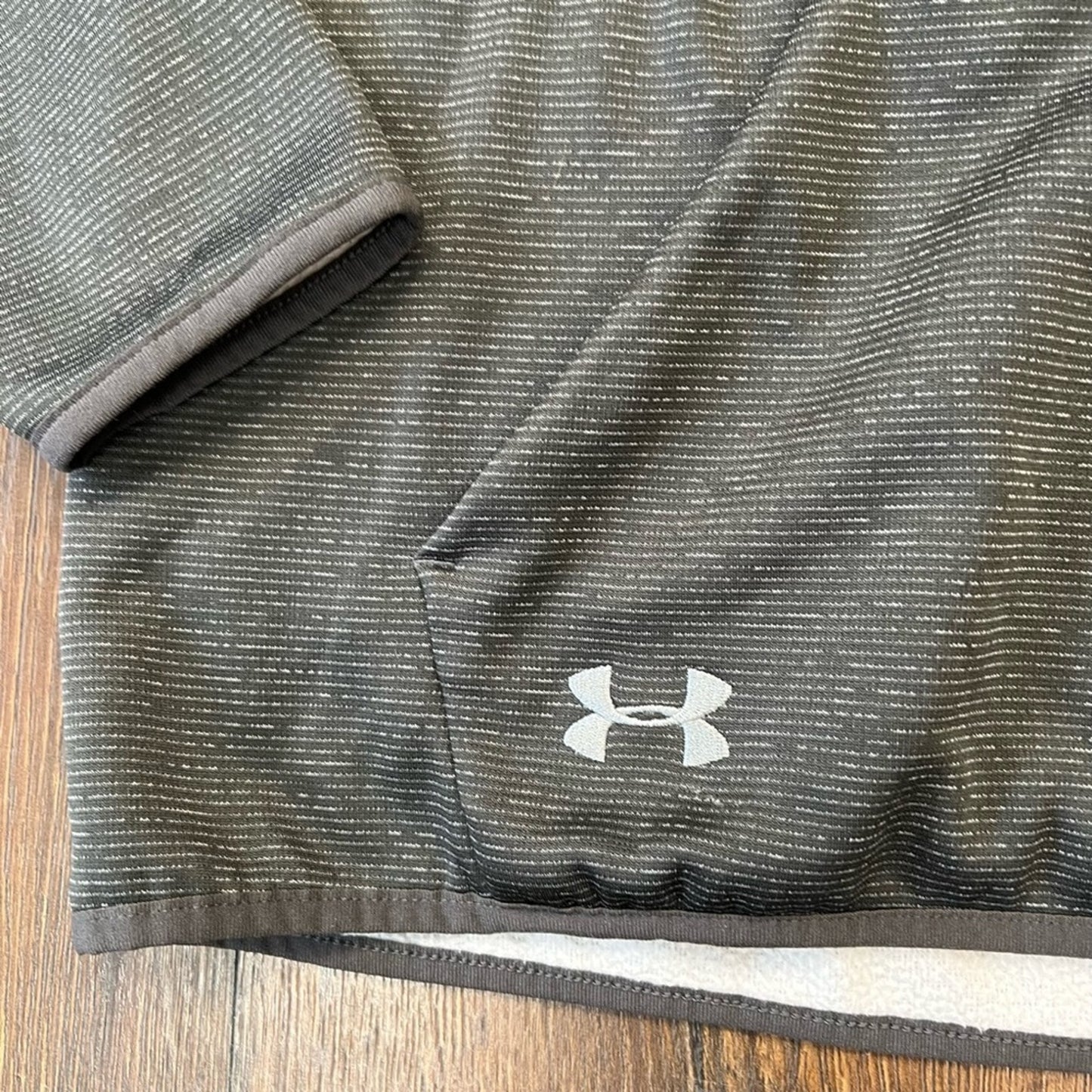 Under Armour novelty cowl neck loose cold gear pullover SZ MED