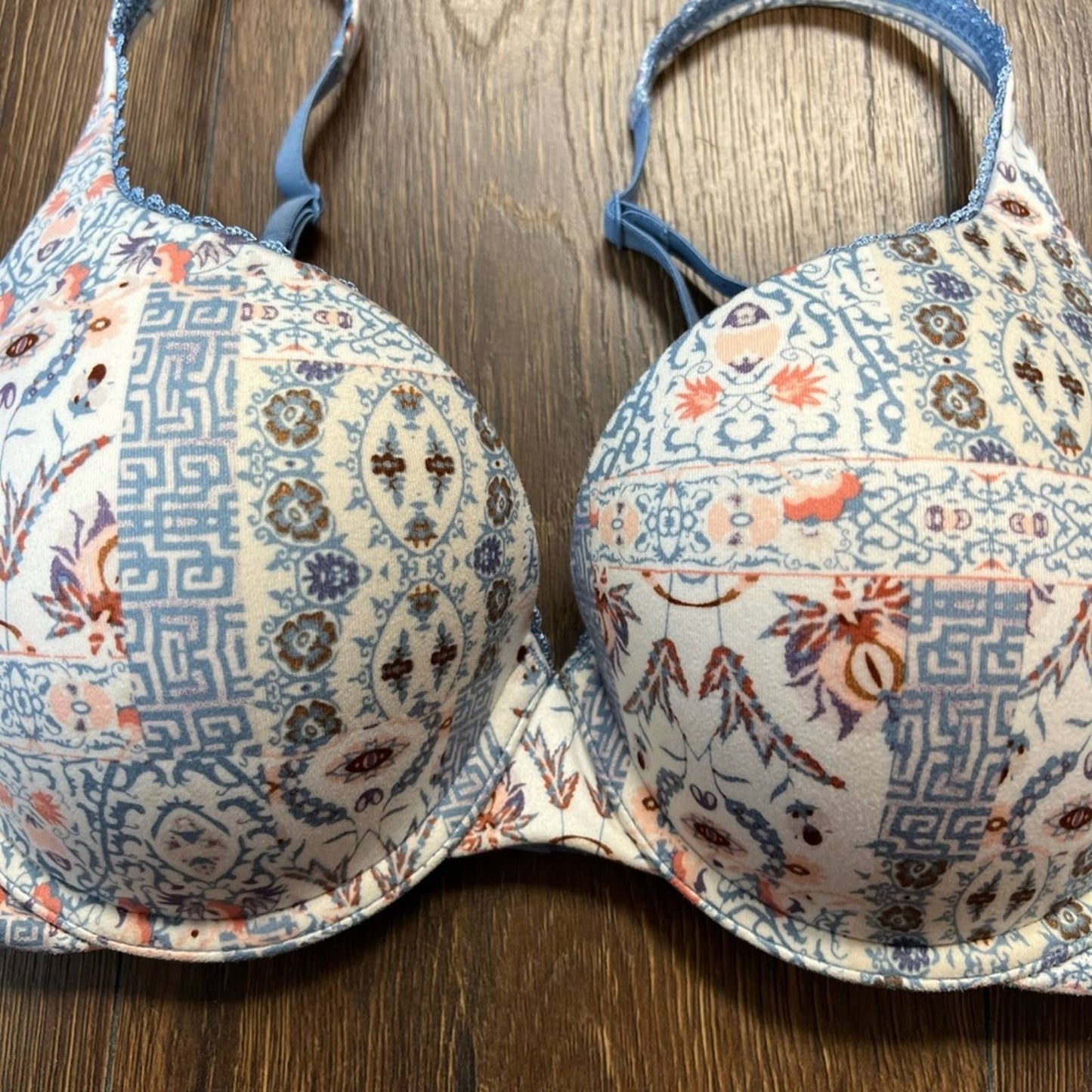 Victoria Secret body by Victoria perfect shape bra SZ 36C