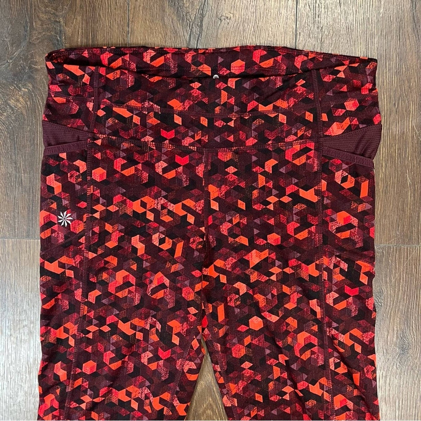 Athleta Be Free Legging Red Geometric Triangular SZ MED