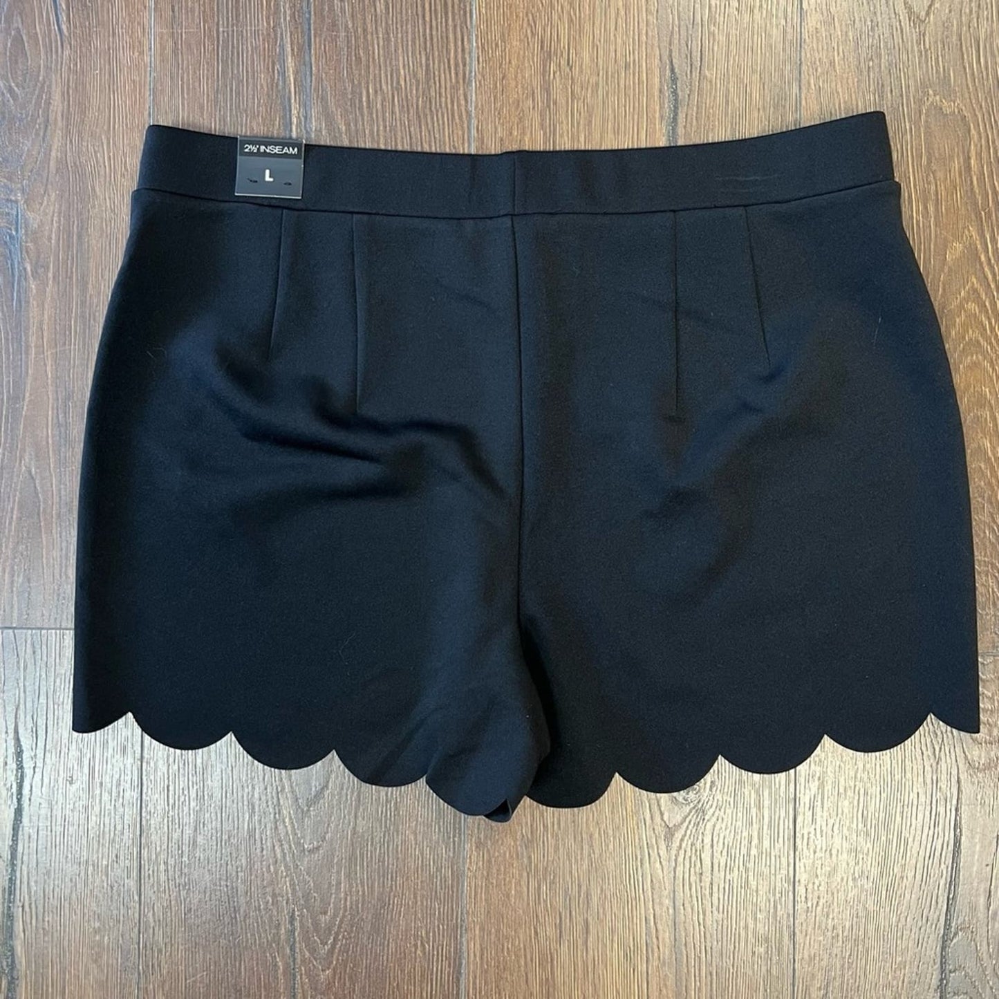 🆕 Express scalloped 2.5in short SZ LG