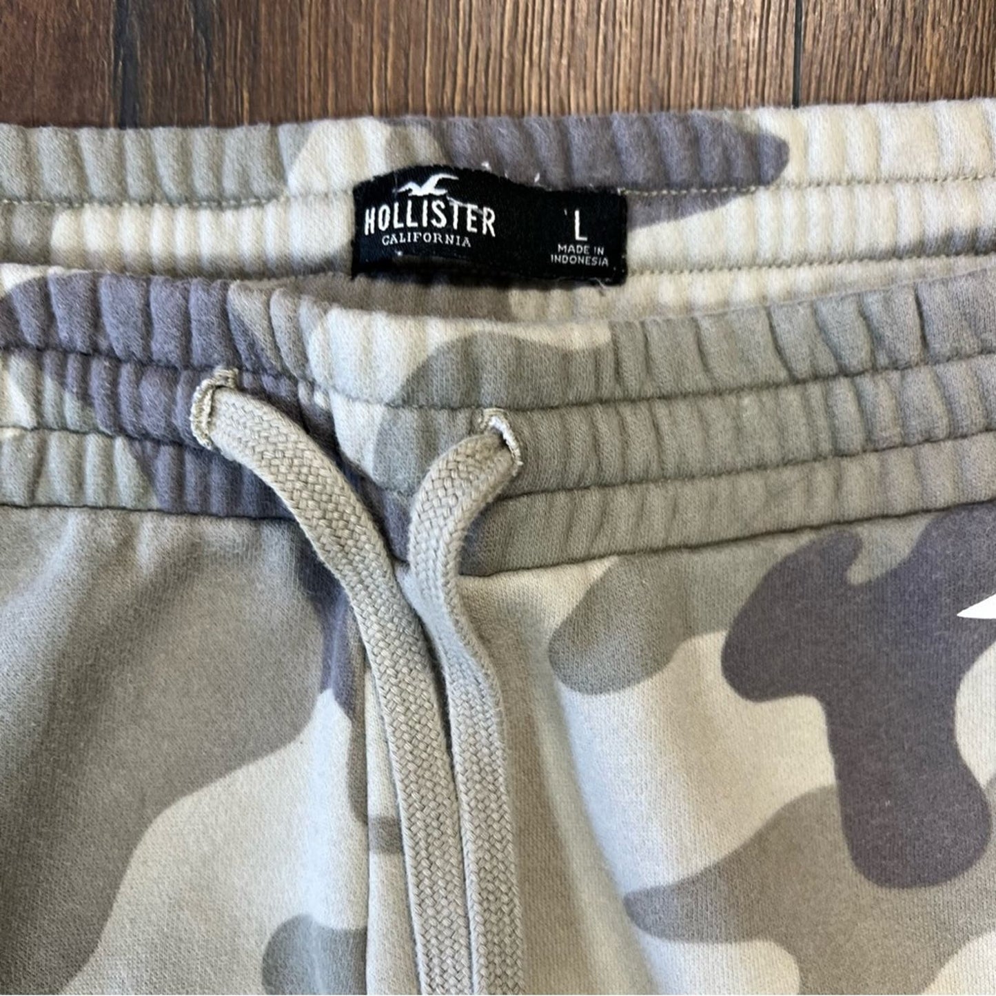 Hollister camo jogger sweats SZ LG