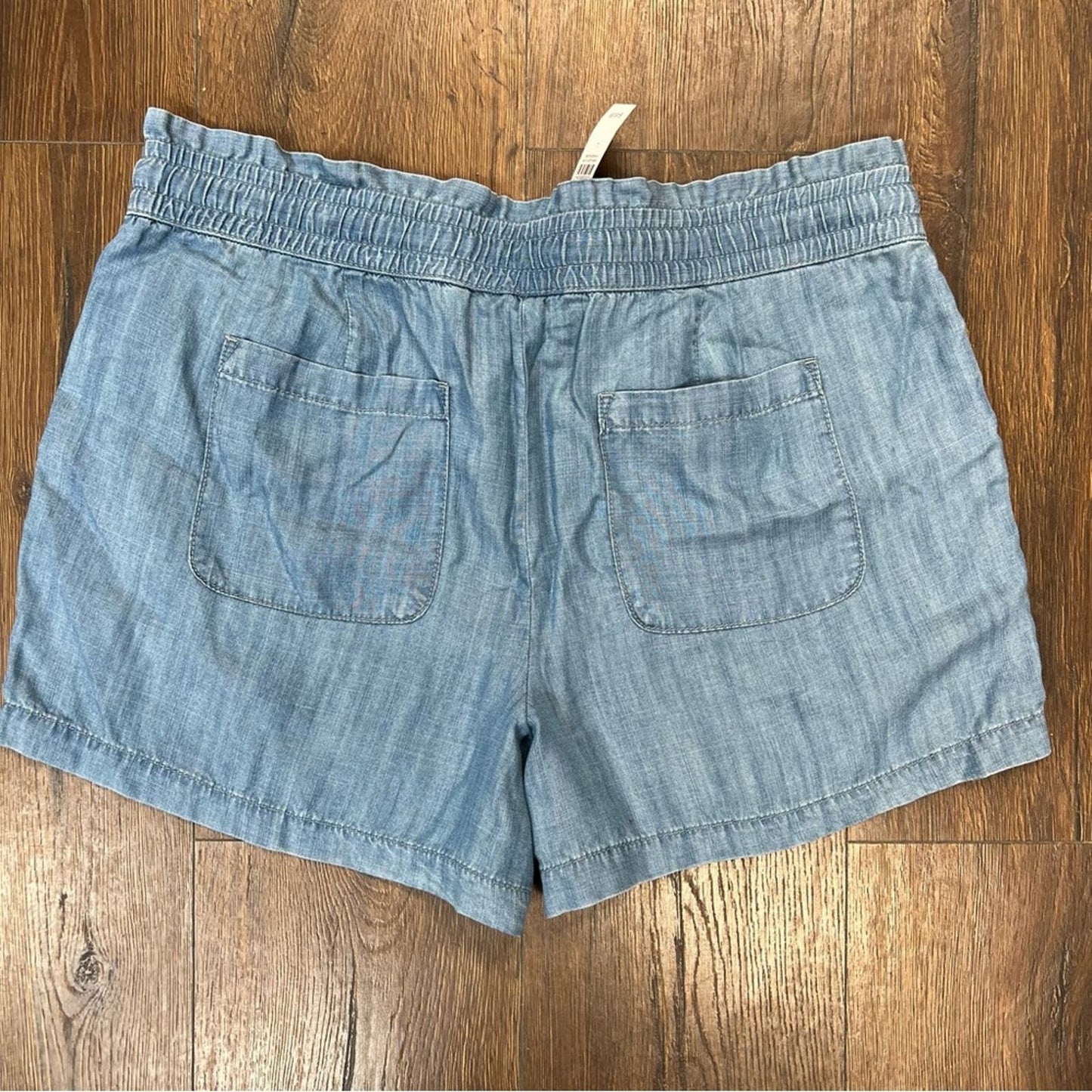 LOFT Chambray Drawstring Shorts
SZ LG